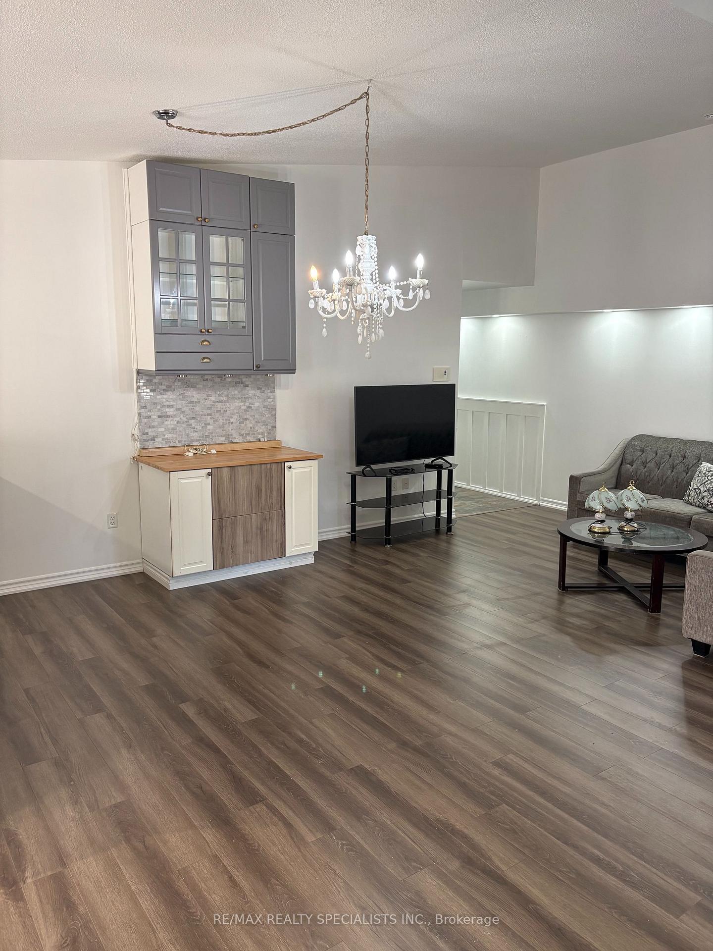 Photo 8 of Unit 402, 1340 Main Street E, Milton, Dempsey — HOMEH