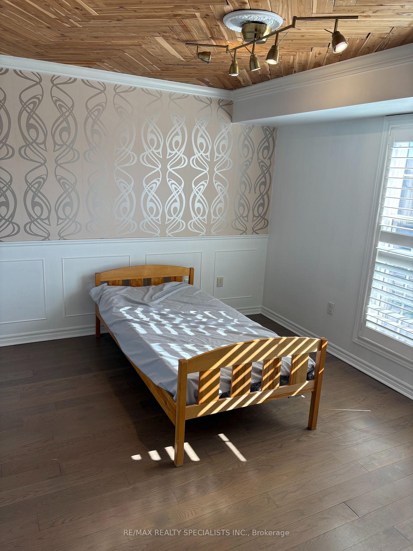 Photo 10 of Unit 402, 1340 Main Street E, Milton, Dempsey — HOMEH