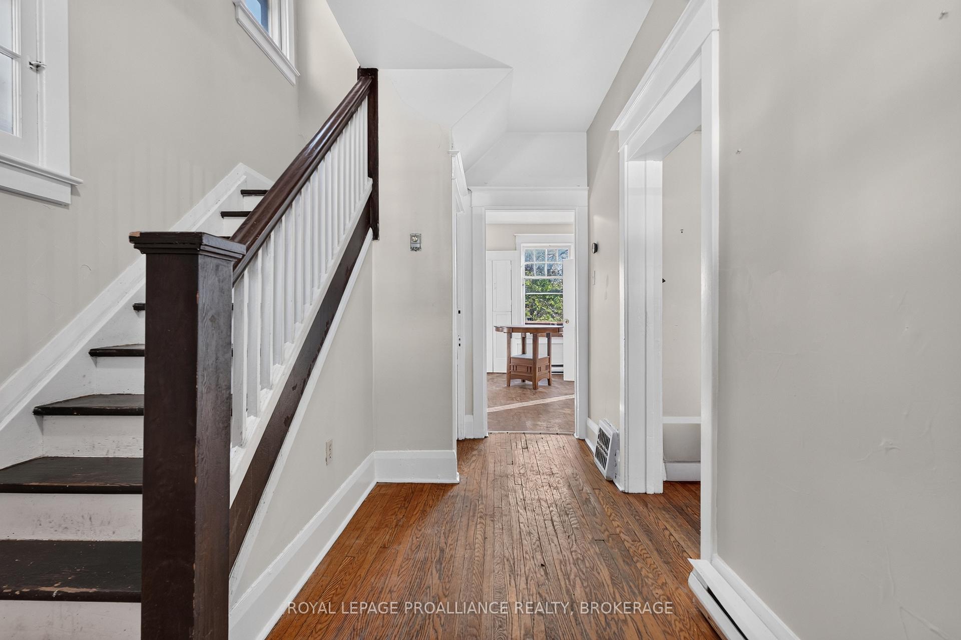 Photo 5 of 558 Brock Street, Kingston, Central City East — HOMEH