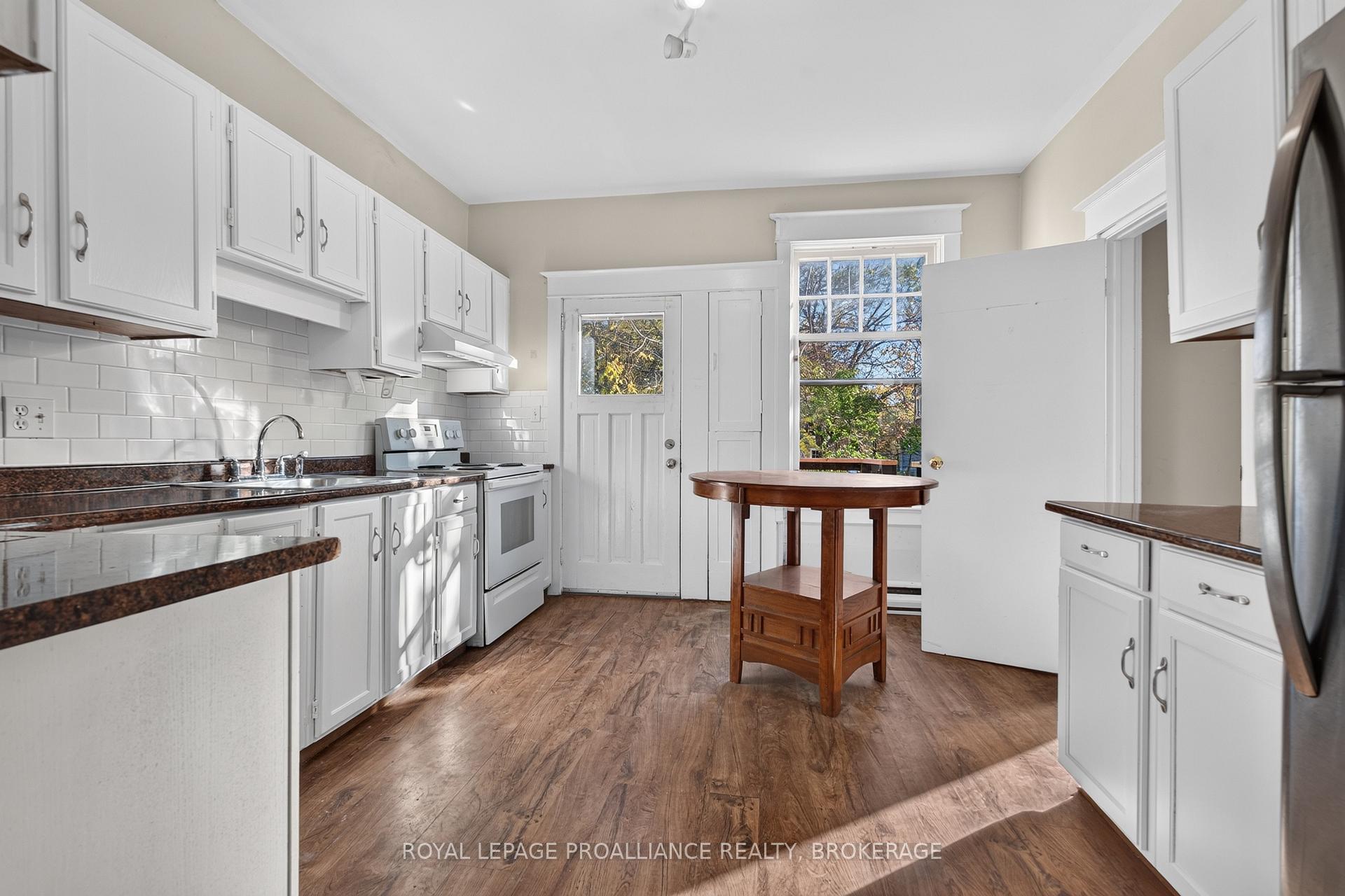 Photo 10 of 558 Brock Street, Kingston, Central City East — HOMEH