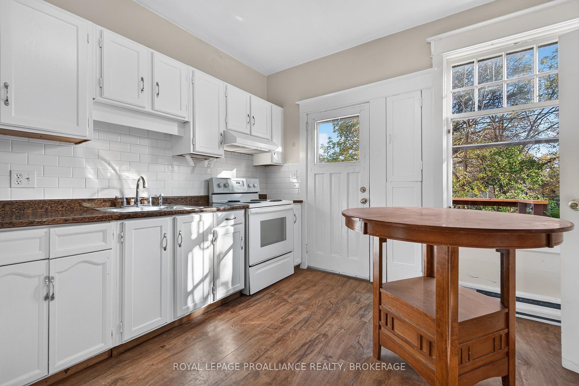 Photo 11 of 558 Brock Street, Kingston, Central City East — HOMEH
