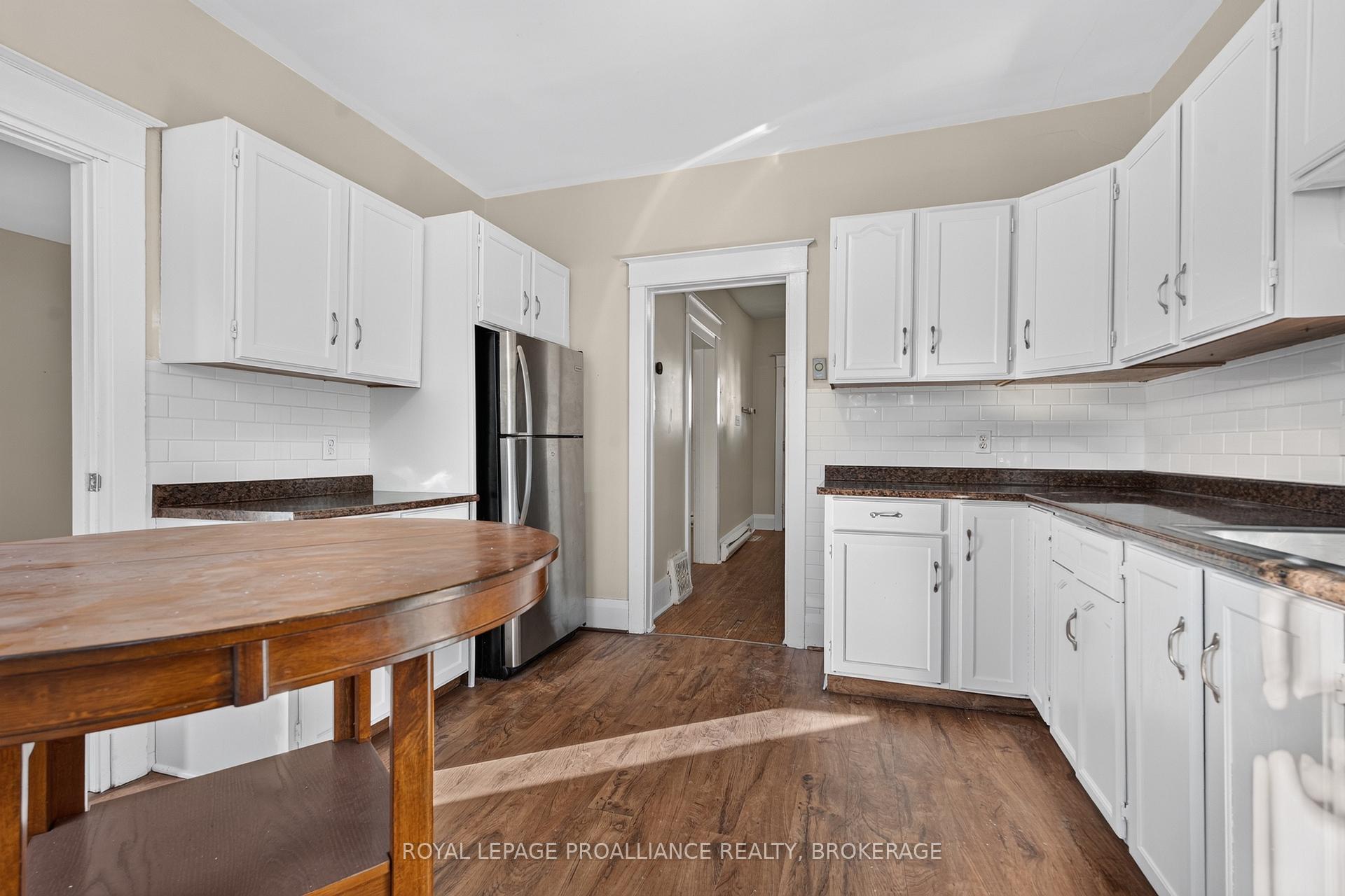 Photo 12 of 558 Brock Street, Kingston, Central City East — HOMEH