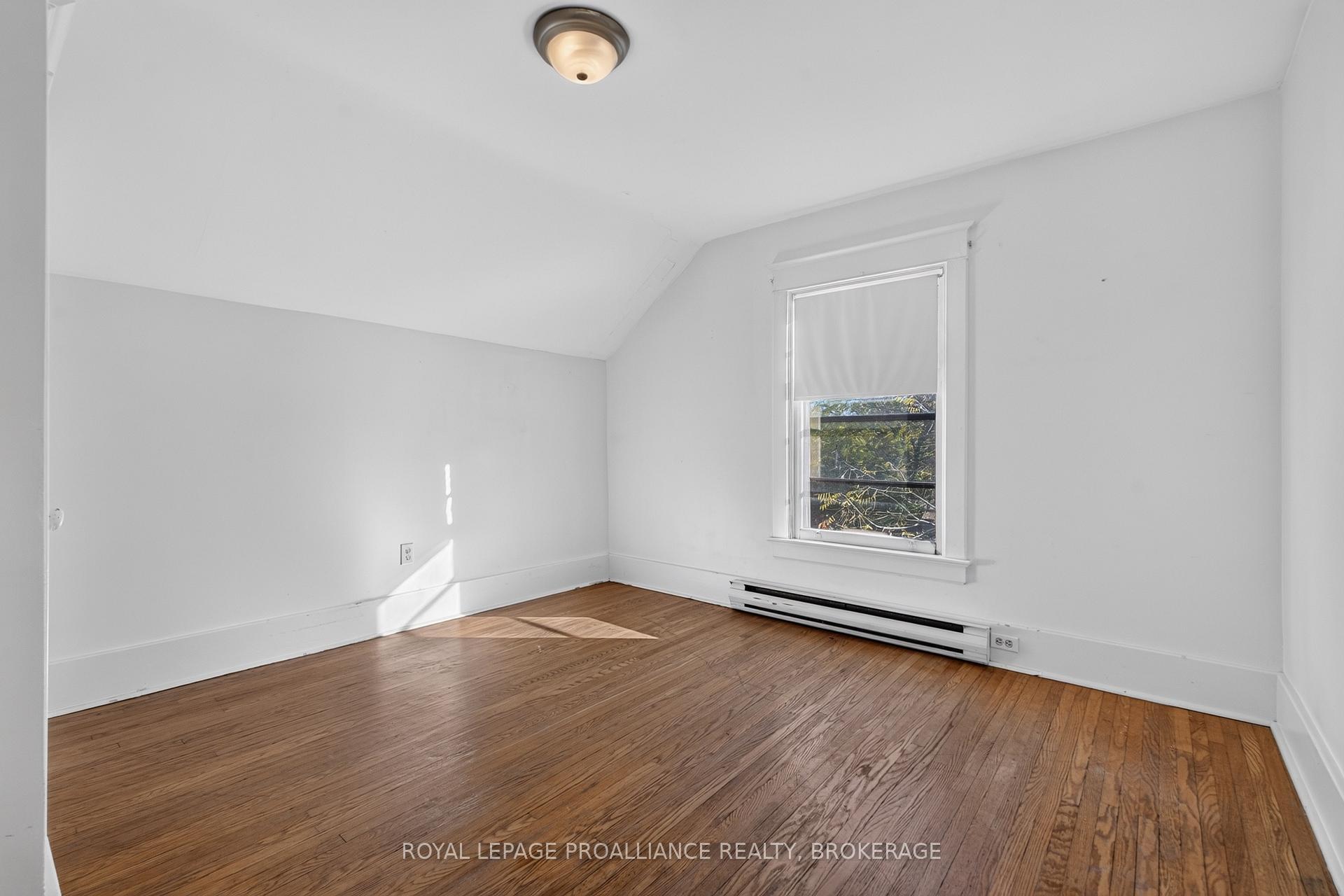 Photo 21 of 558 Brock Street, Kingston, Central City East — HOMEH
