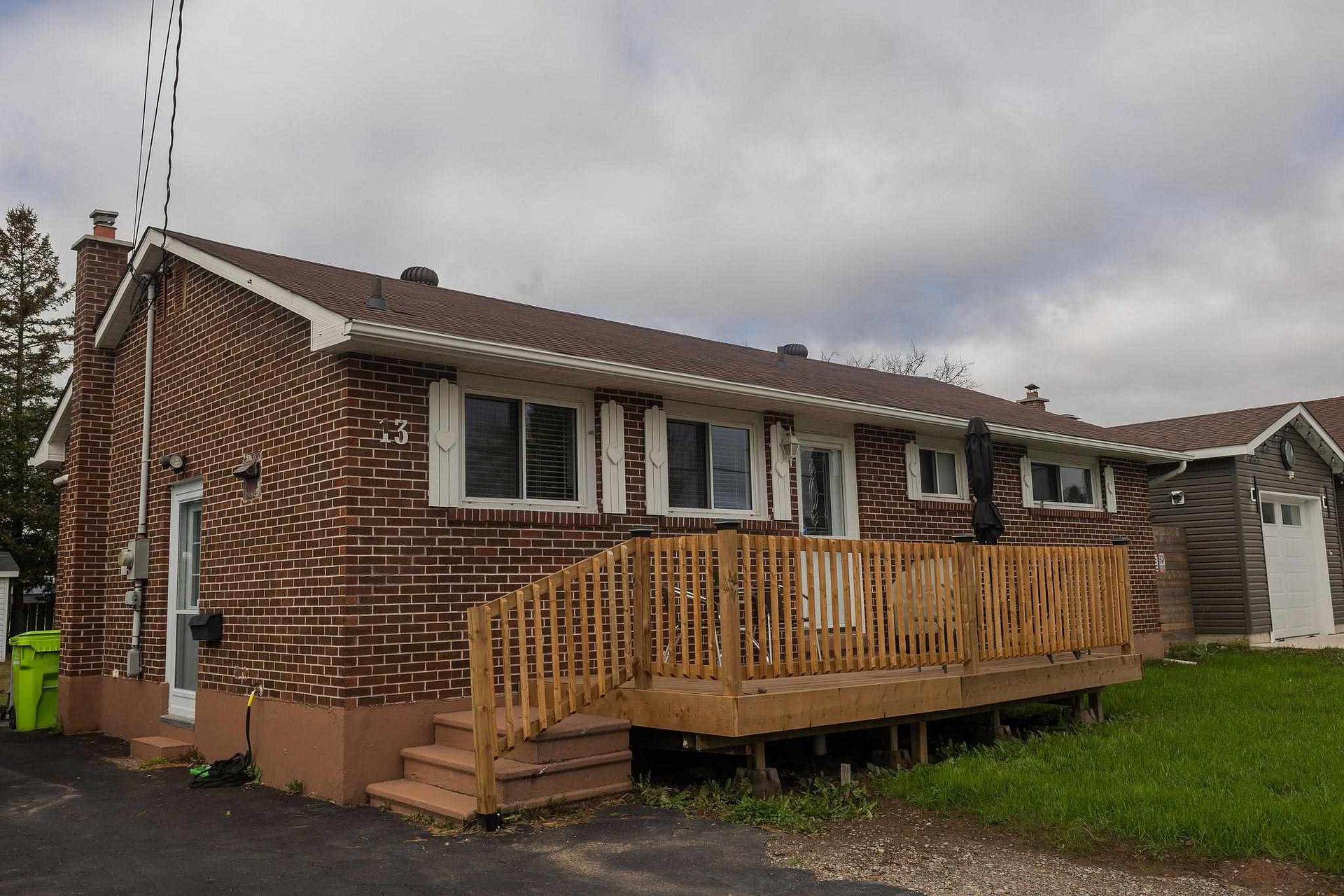 Photo 2 of 13 Pentagon Boulevard, Sault Ste Marie, Ward 3 — HOMEH
