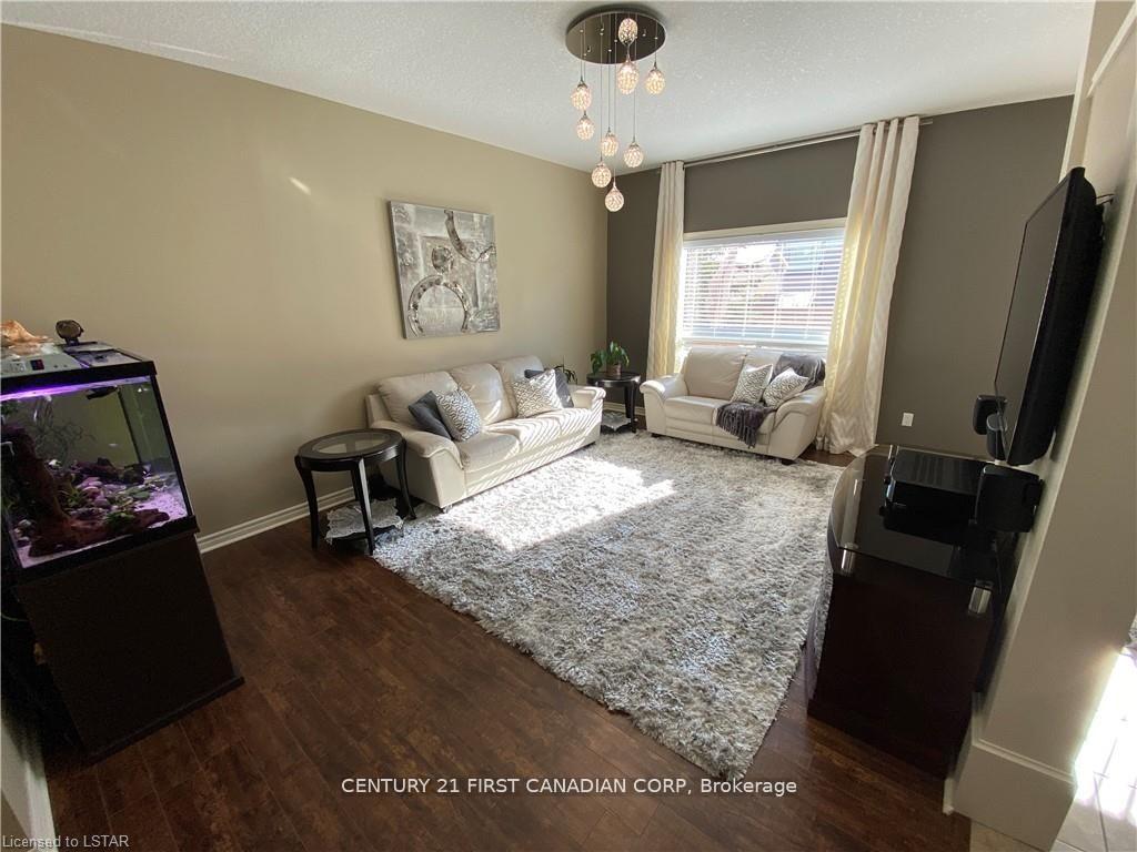 Photo 5 of Unit 17, 960 Bitterbush Crescent, London, North M — HOMEH