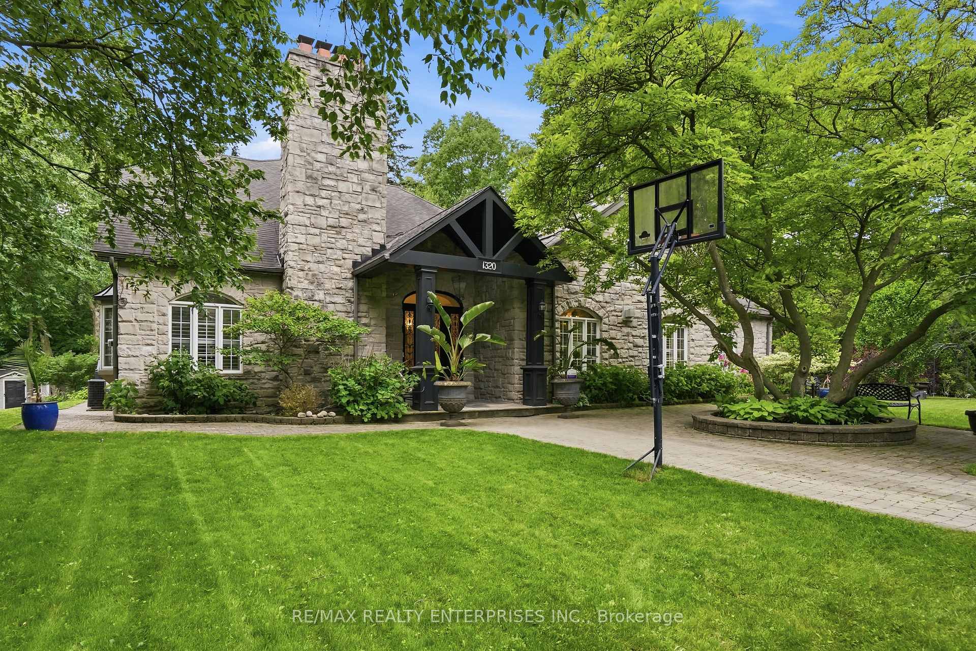 Front of 1320 Woodland Avenue