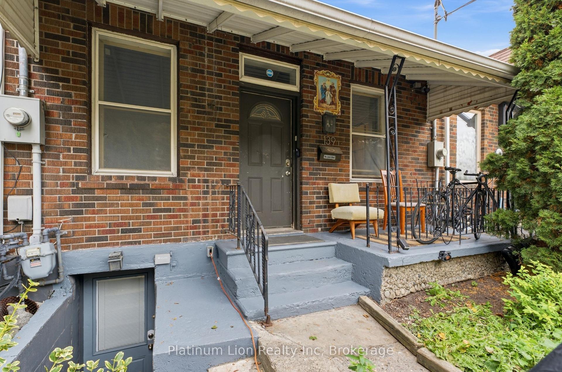 Photo 2 of 139 Euclid Avenue, Toronto, Trinity-Bellwoods — HOMEH