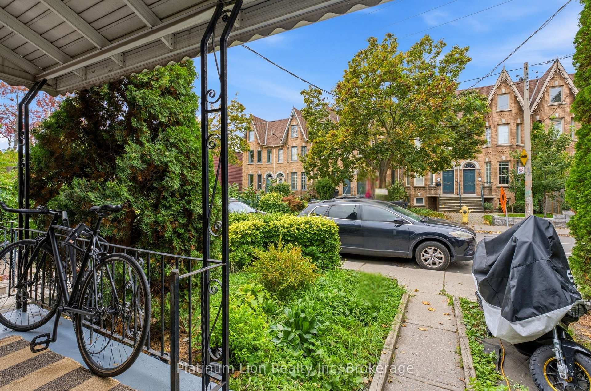 Photo 3 of 139 Euclid Avenue, Toronto, Trinity-Bellwoods — HOMEH