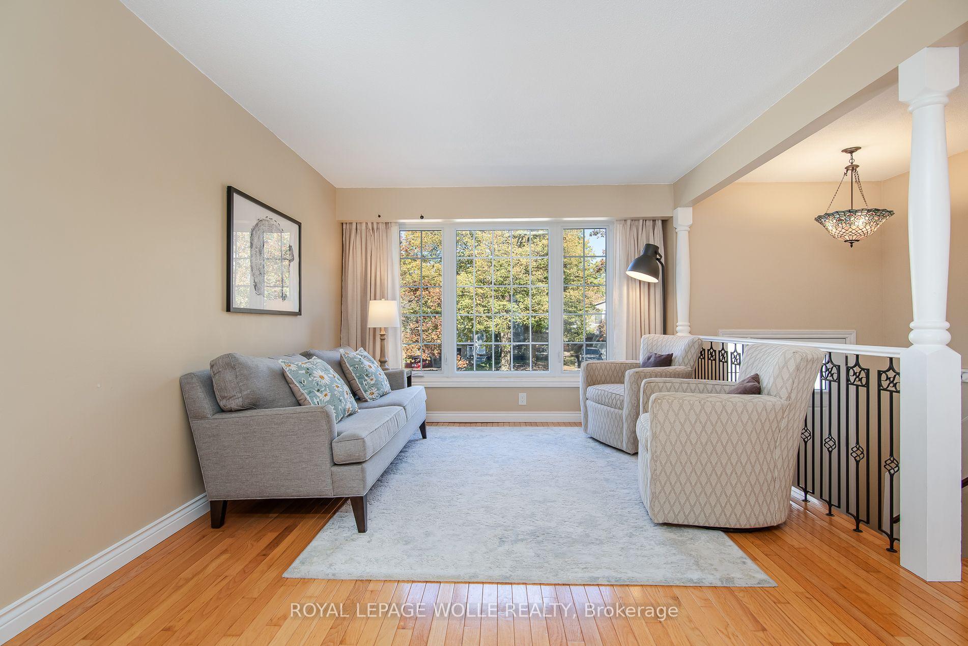 Photo 3 of 118 Wheatfield Crescent, Kitchener, Pioneer Park — HOMEH