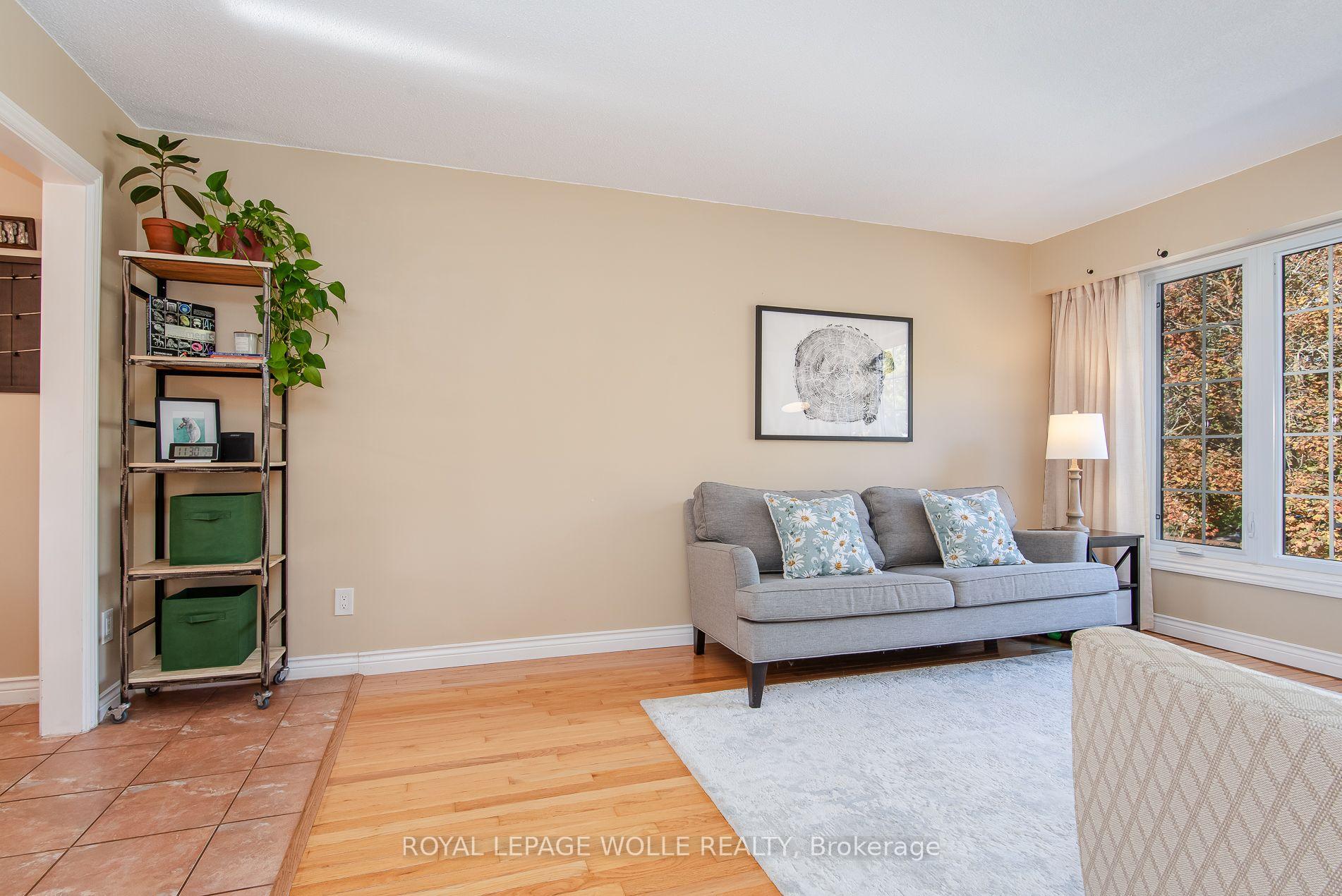Photo 7 of 118 Wheatfield Crescent, Kitchener, Pioneer Park — HOMEH