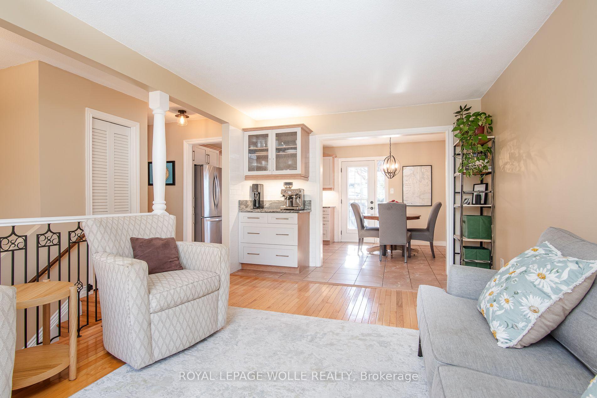 Photo 8 of 118 Wheatfield Crescent, Kitchener, Pioneer Park — HOMEH