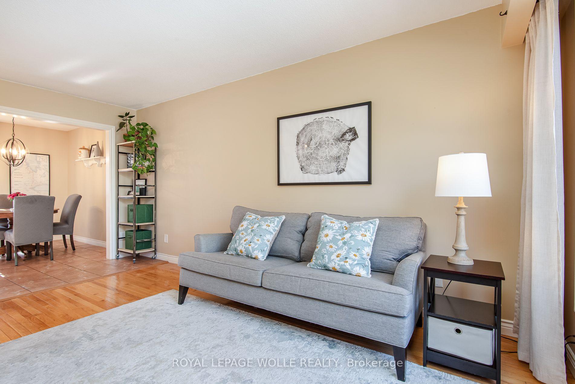Photo 9 of 118 Wheatfield Crescent, Kitchener, Pioneer Park — HOMEH