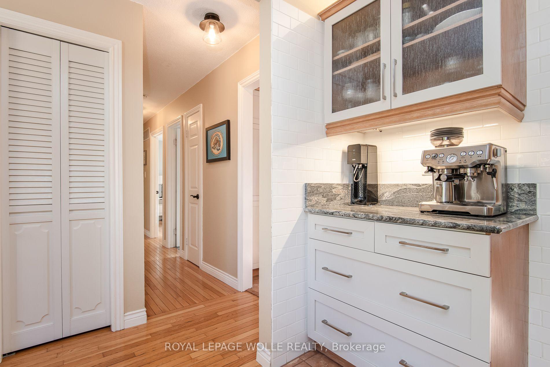 Photo 10 of 118 Wheatfield Crescent, Kitchener, Pioneer Park — HOMEH