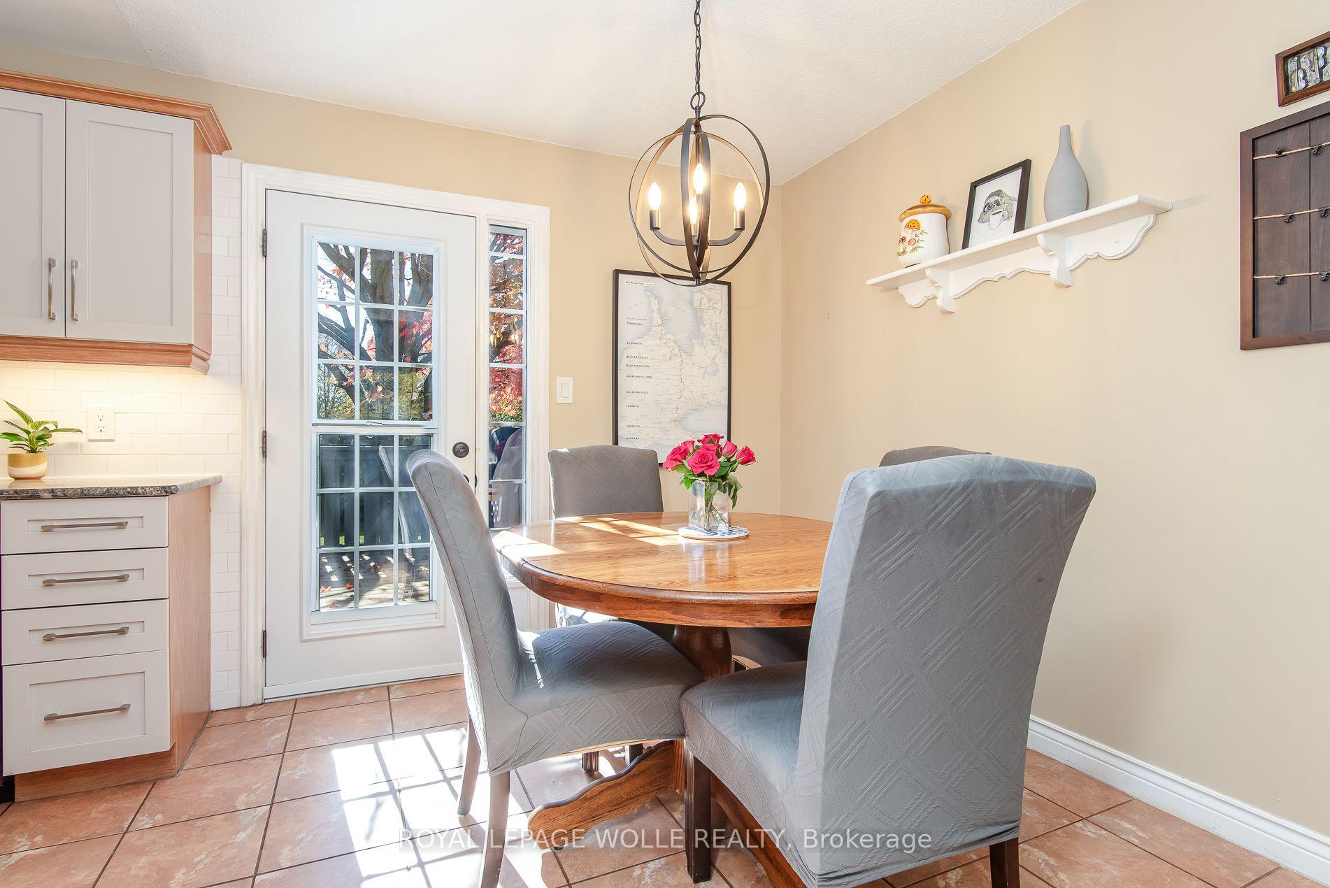 Photo 12 of 118 Wheatfield Crescent, Kitchener, Pioneer Park — HOMEH