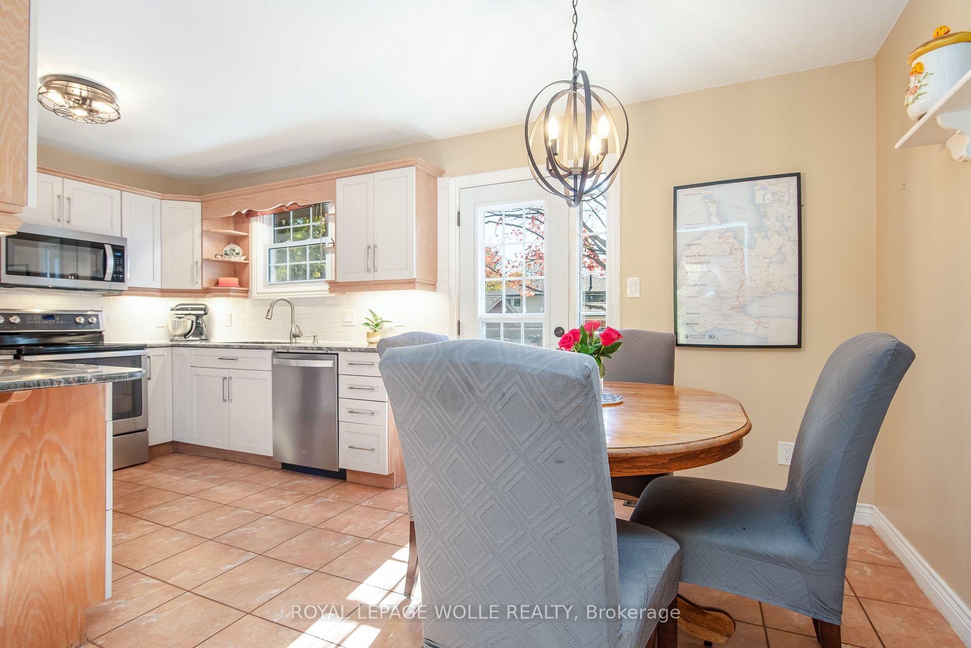 Photo 13 of 118 Wheatfield Crescent, Kitchener, Pioneer Park — HOMEH