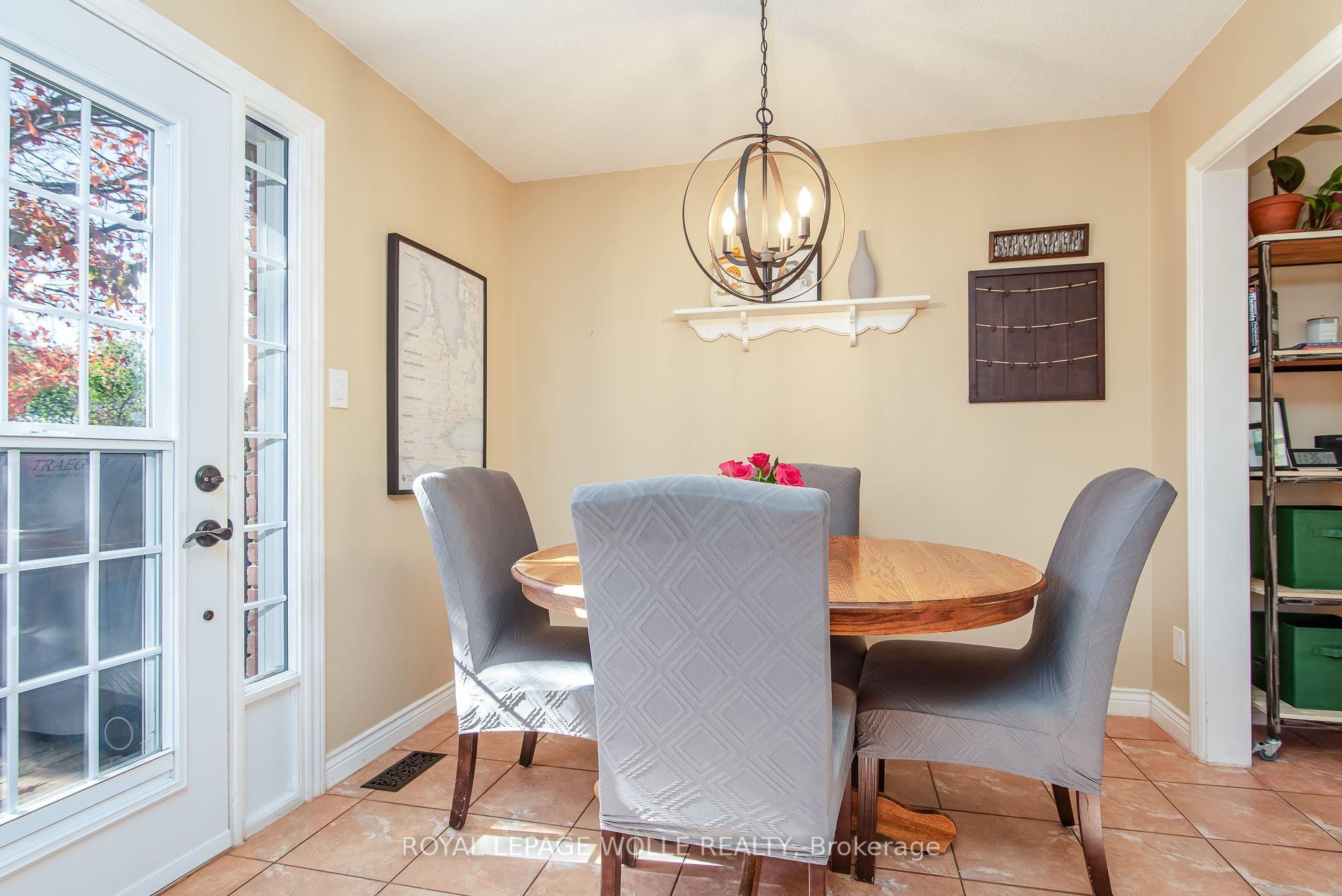 Photo 14 of 118 Wheatfield Crescent, Kitchener, Pioneer Park — HOMEH