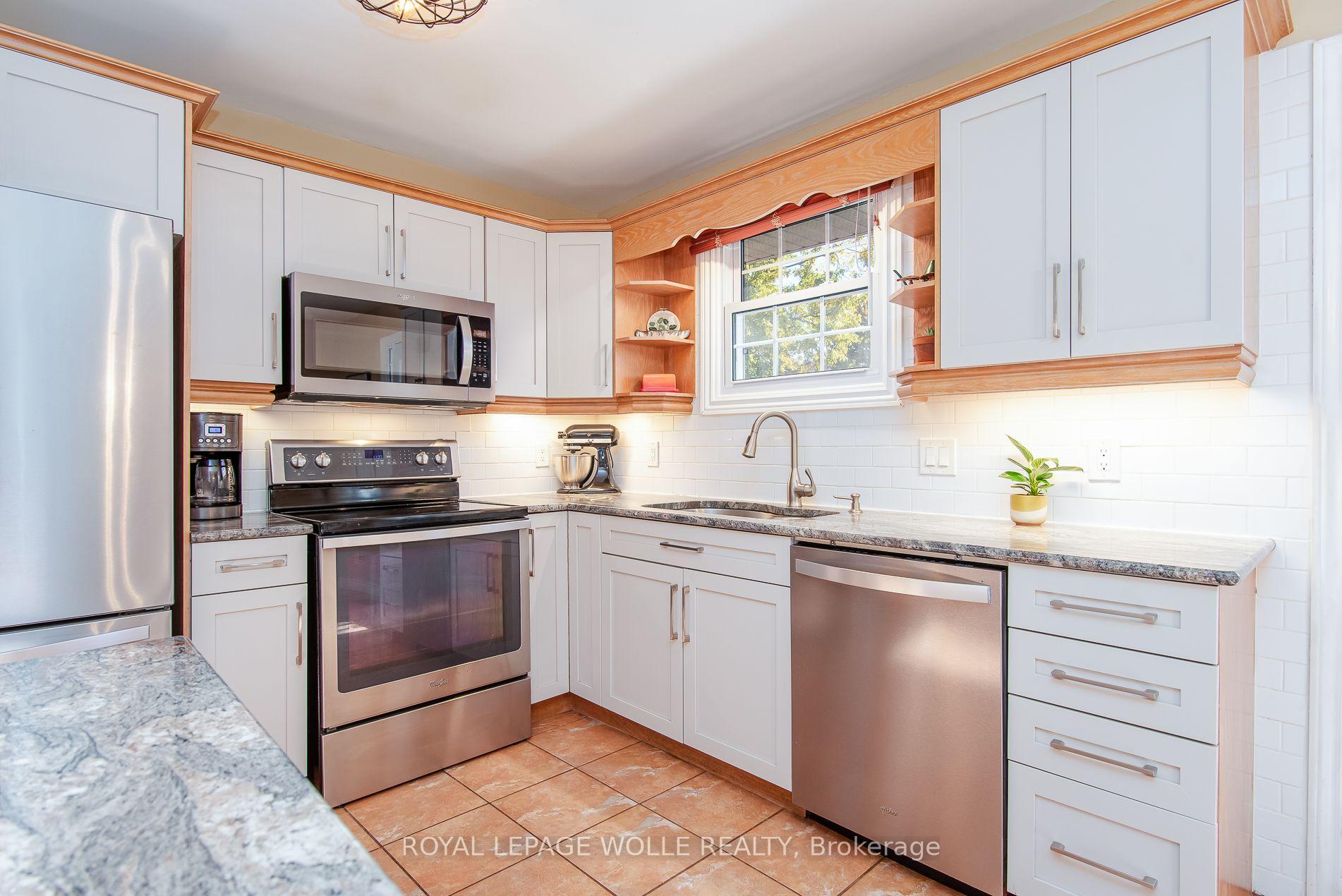 Photo 17 of 118 Wheatfield Crescent, Kitchener, Pioneer Park — HOMEH