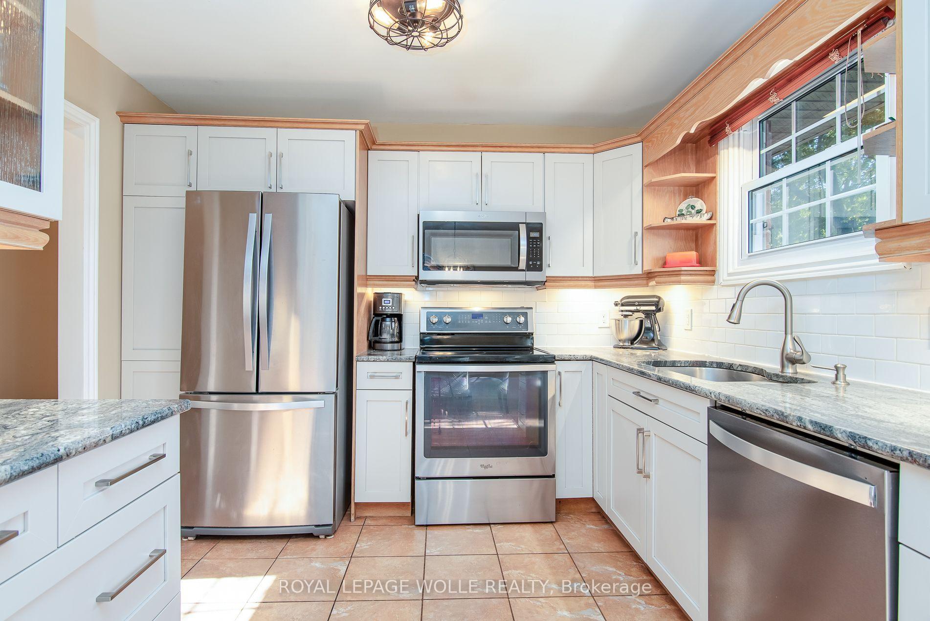 Photo 18 of 118 Wheatfield Crescent, Kitchener, Pioneer Park — HOMEH