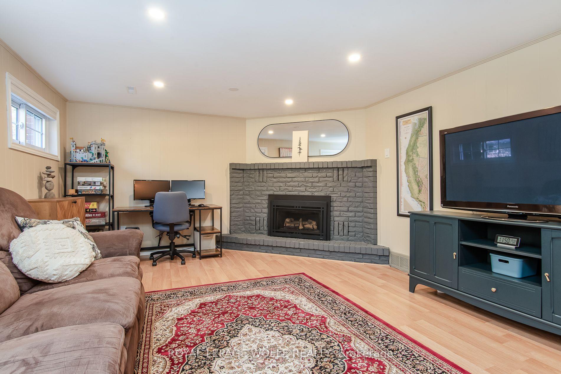 Photo 32 of 118 Wheatfield Crescent, Kitchener, Pioneer Park — HOMEH