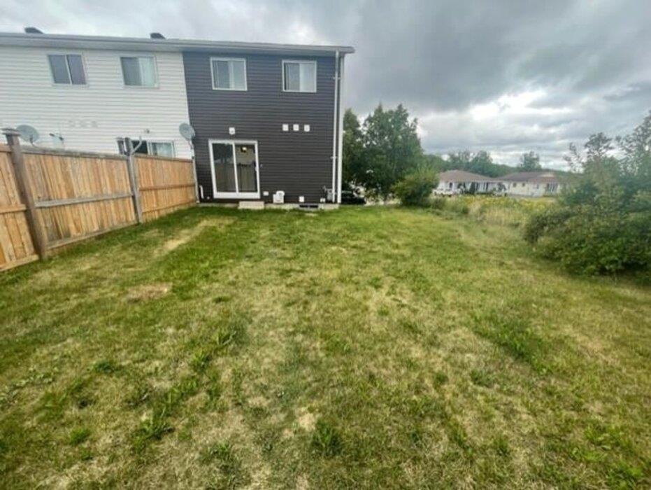 Photo 2 of 11 Forest Place, Elliot Lake — HOMEH