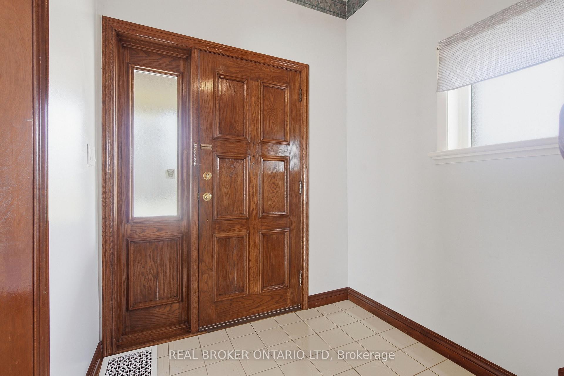 Photo 4 of 908 William Street, London, East B — HOMEH