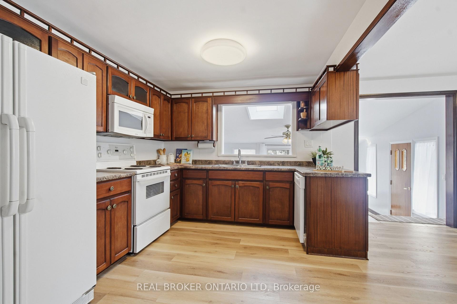 Photo 9 of 908 William Street, London, East B — HOMEH