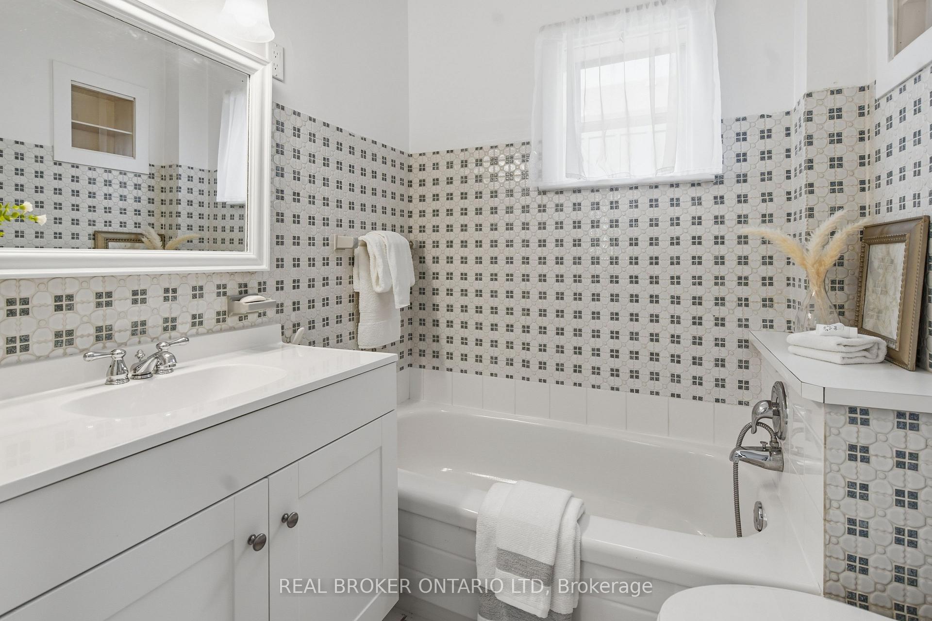 Photo 12 of 908 William Street, London, East B — HOMEH