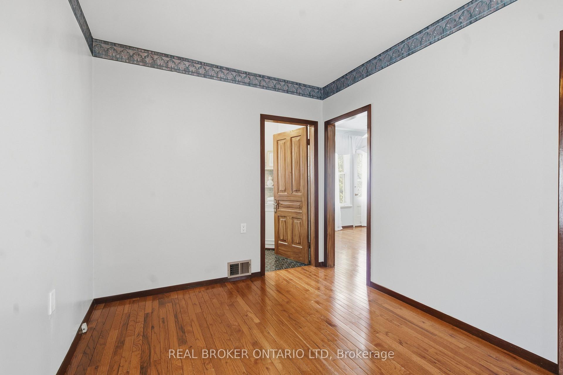 Photo 20 of 908 William Street, London, East B — HOMEH