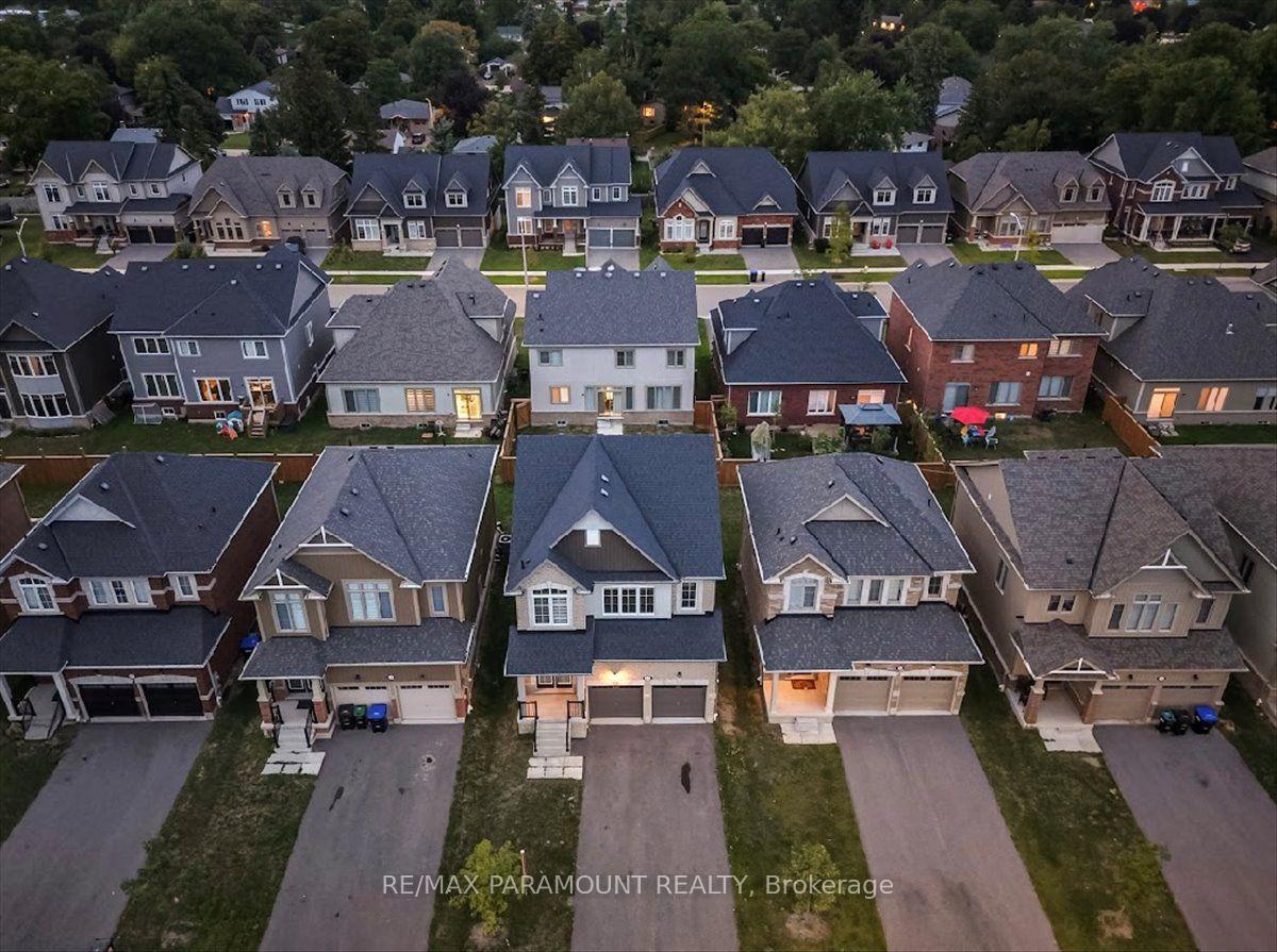 Photo 3 of 61 Tracey Lane E, Collingwood — HOMEH