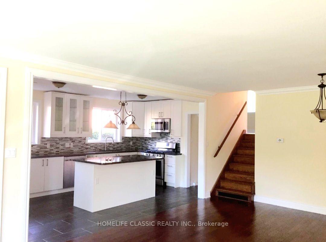 Photo 2 of 16 Terryellen Crescent, Etobicoke, Markland Wood — HOMEH