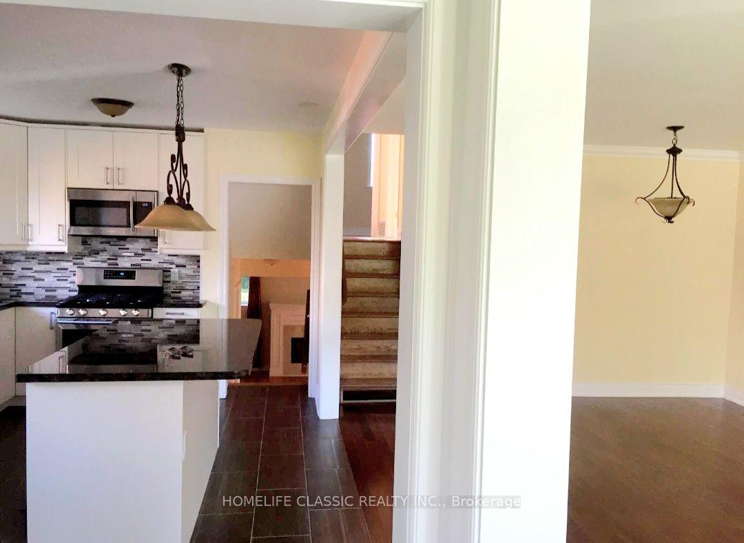 Photo 3 of 16 Terryellen Crescent, Etobicoke, Markland Wood — HOMEH