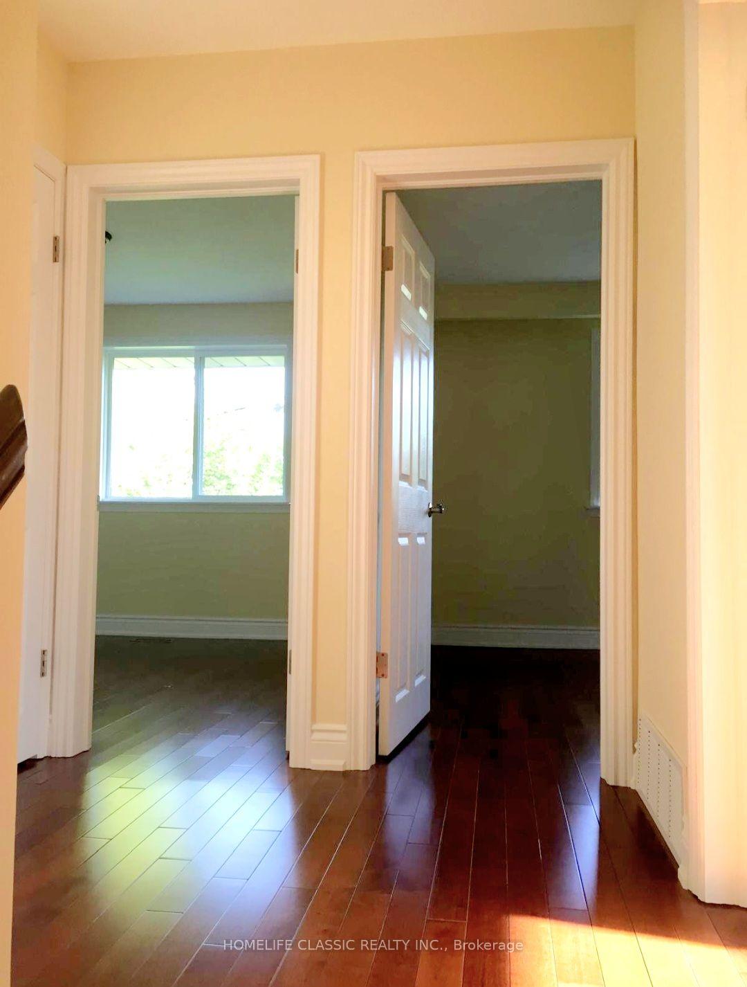 Photo 4 of 16 Terryellen Crescent, Etobicoke, Markland Wood — HOMEH