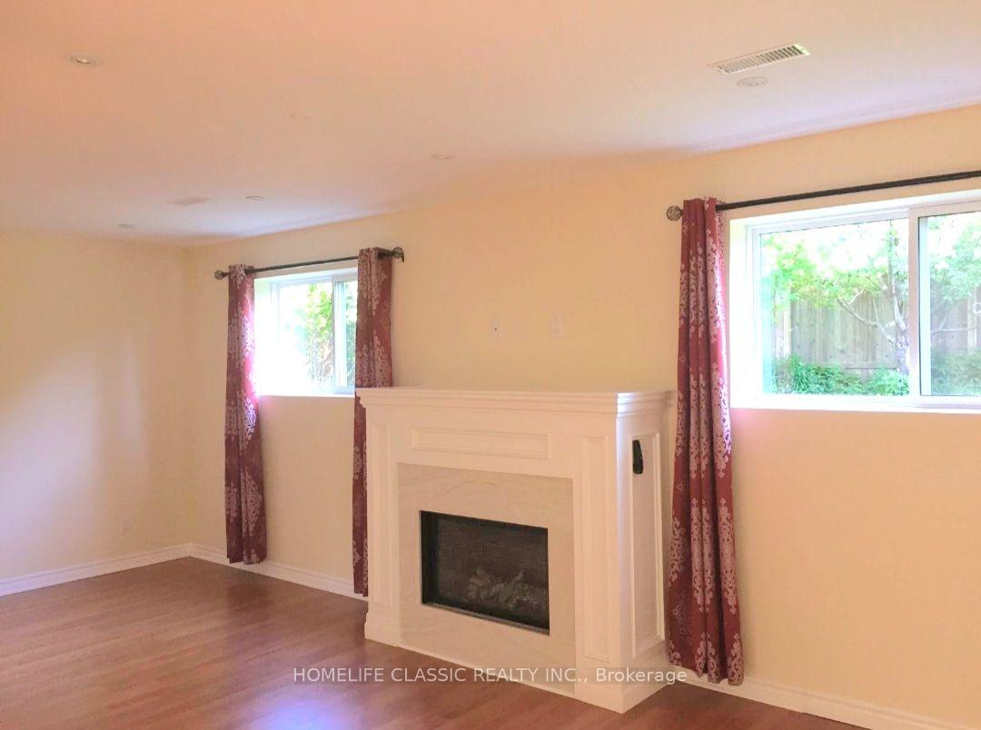 Photo 5 of 16 Terryellen Crescent, Etobicoke, Markland Wood — HOMEH