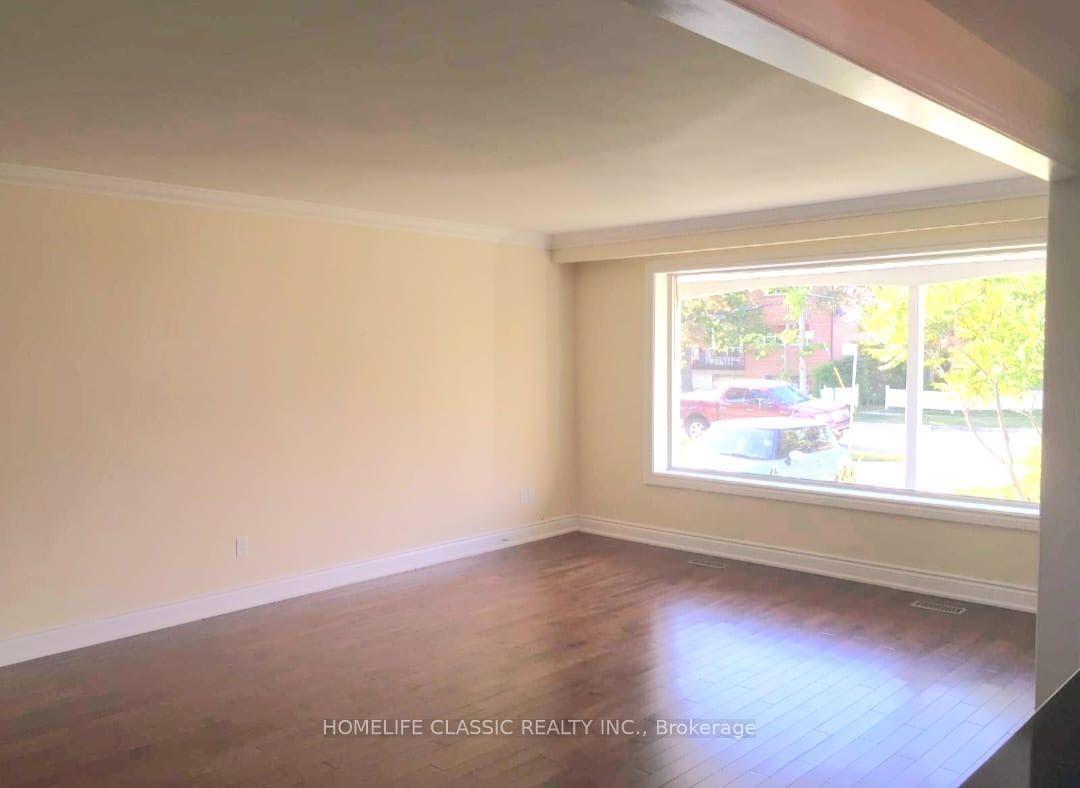 Photo 6 of 16 Terryellen Crescent, Etobicoke, Markland Wood — HOMEH