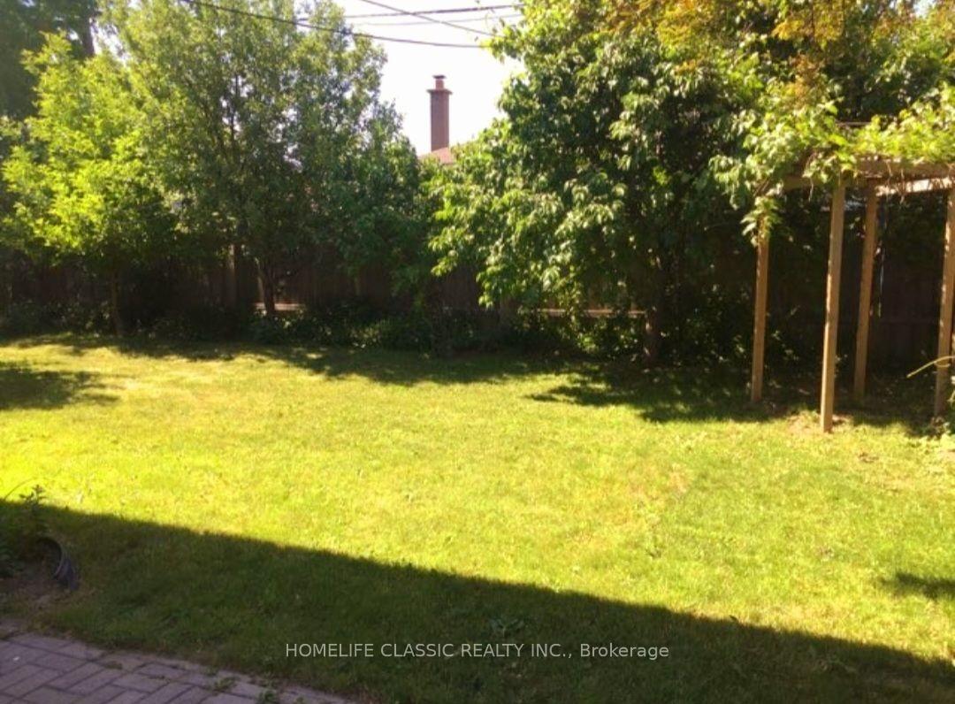 Photo 7 of 16 Terryellen Crescent, Etobicoke, Markland Wood — HOMEH