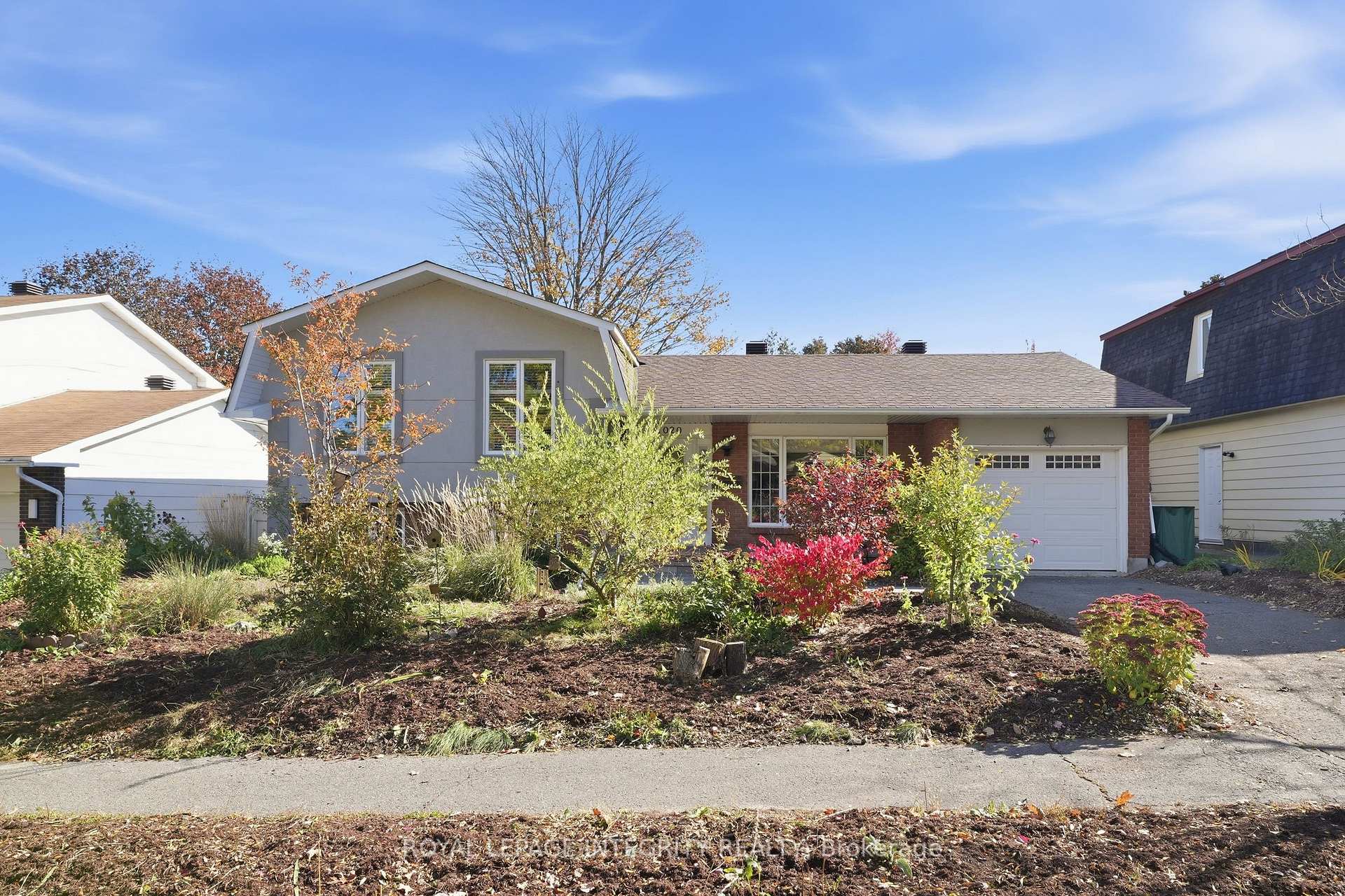 Photo 2 of 1020 Cahill Drive W, Ottawa, Hunt Club/Western Community — HOMEH
