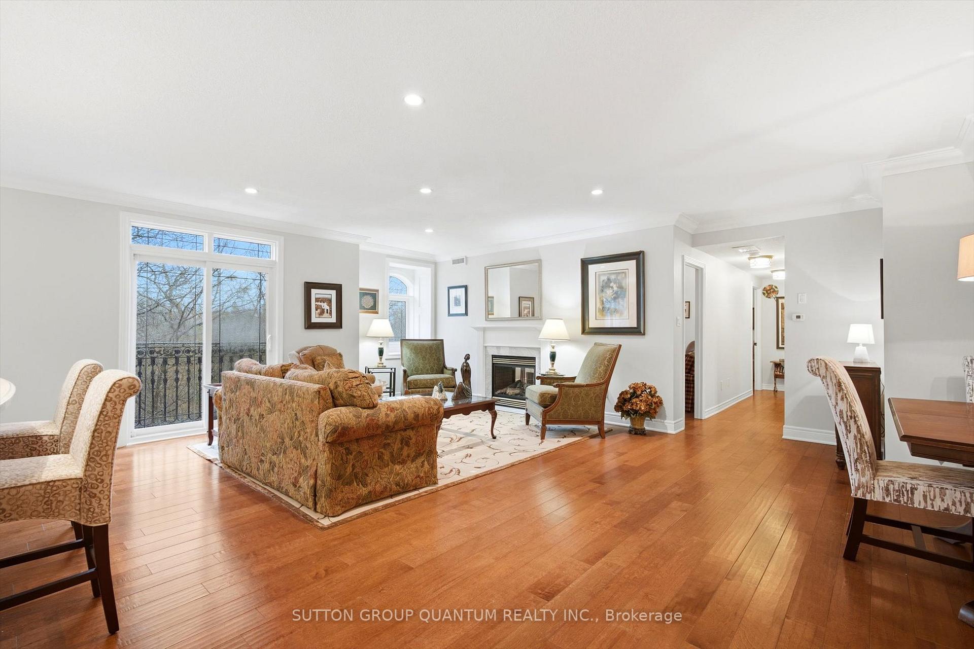 Photo 4 of Unit 305, 390 Upper Middle Road E, Oakville, Falgarwood — HOMEH