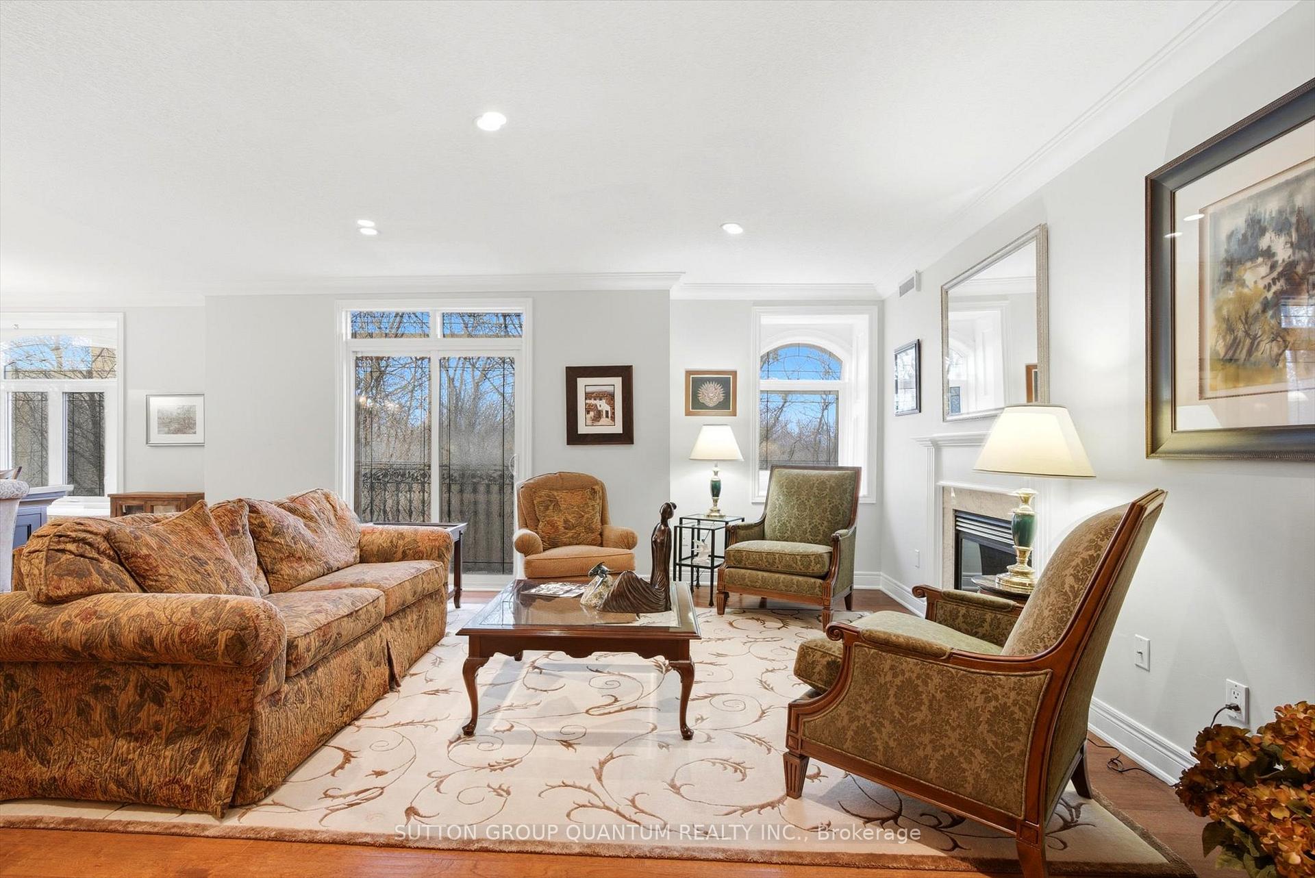 Photo 5 of Unit 305, 390 Upper Middle Road E, Oakville, Falgarwood — HOMEH