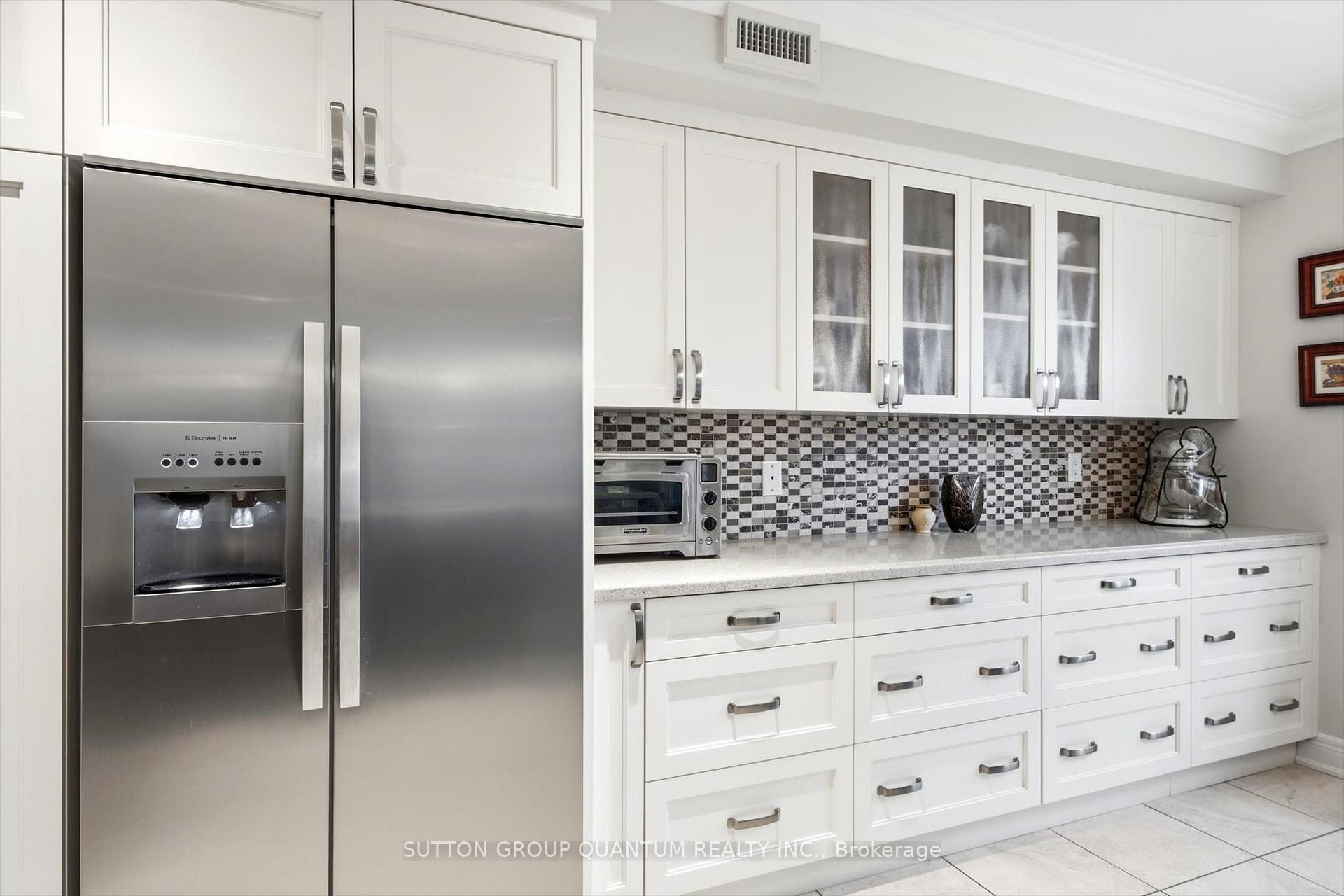 Photo 13 of Unit 305, 390 Upper Middle Road E, Oakville, Falgarwood — HOMEH