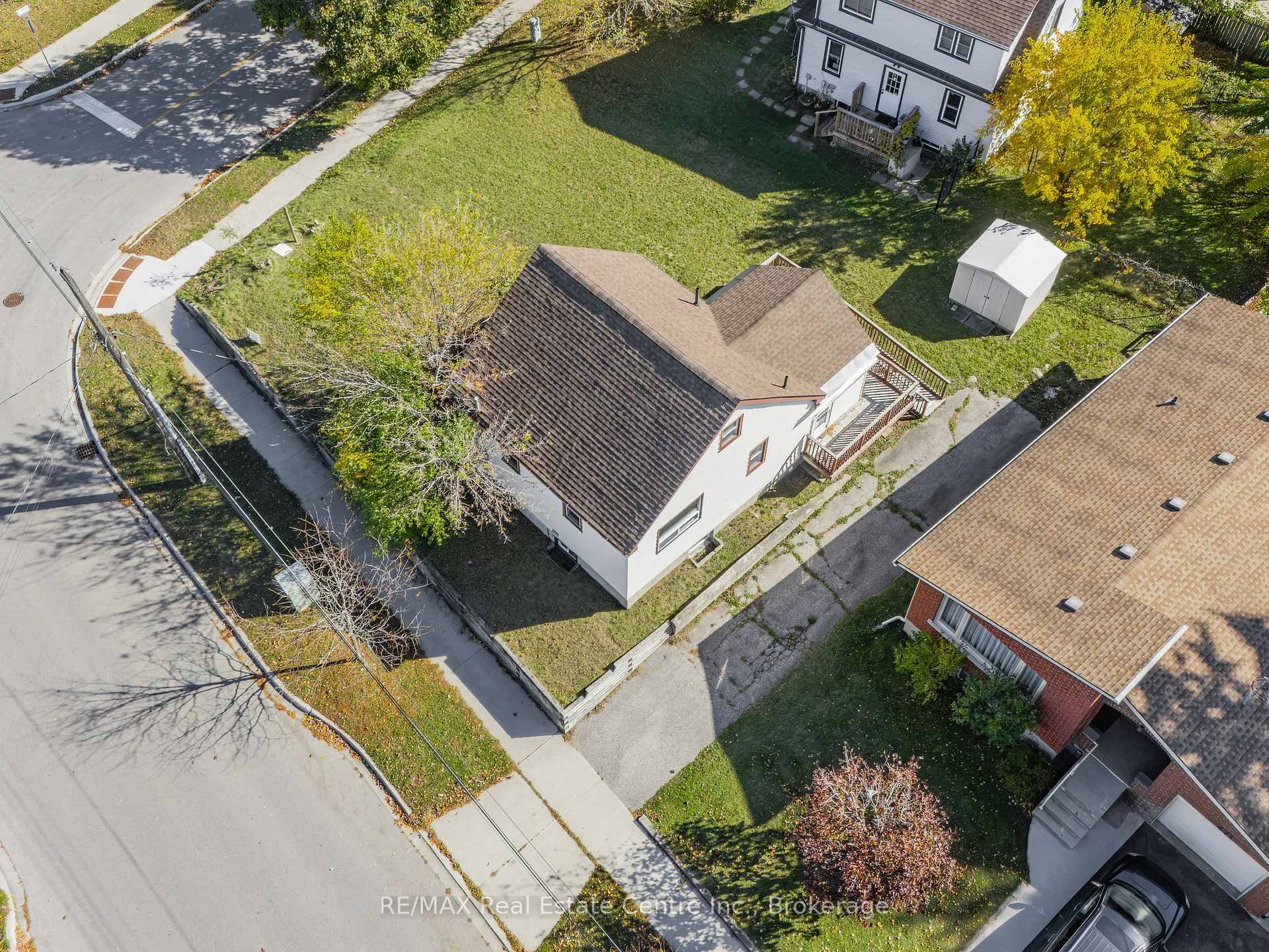 Photo 1 of 439 Alice Avenue, Kitchener, Victoria Hills — HOMEH