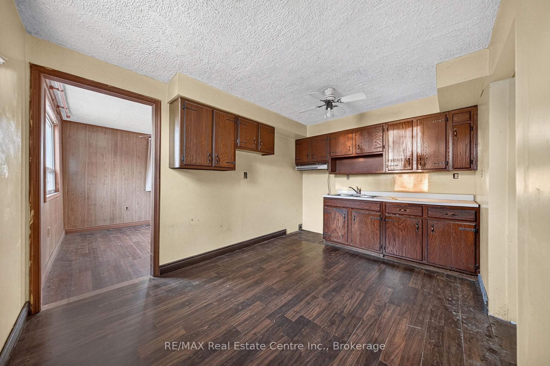 Photo 5 of 439 Alice Avenue, Kitchener, Victoria Hills — HOMEH
