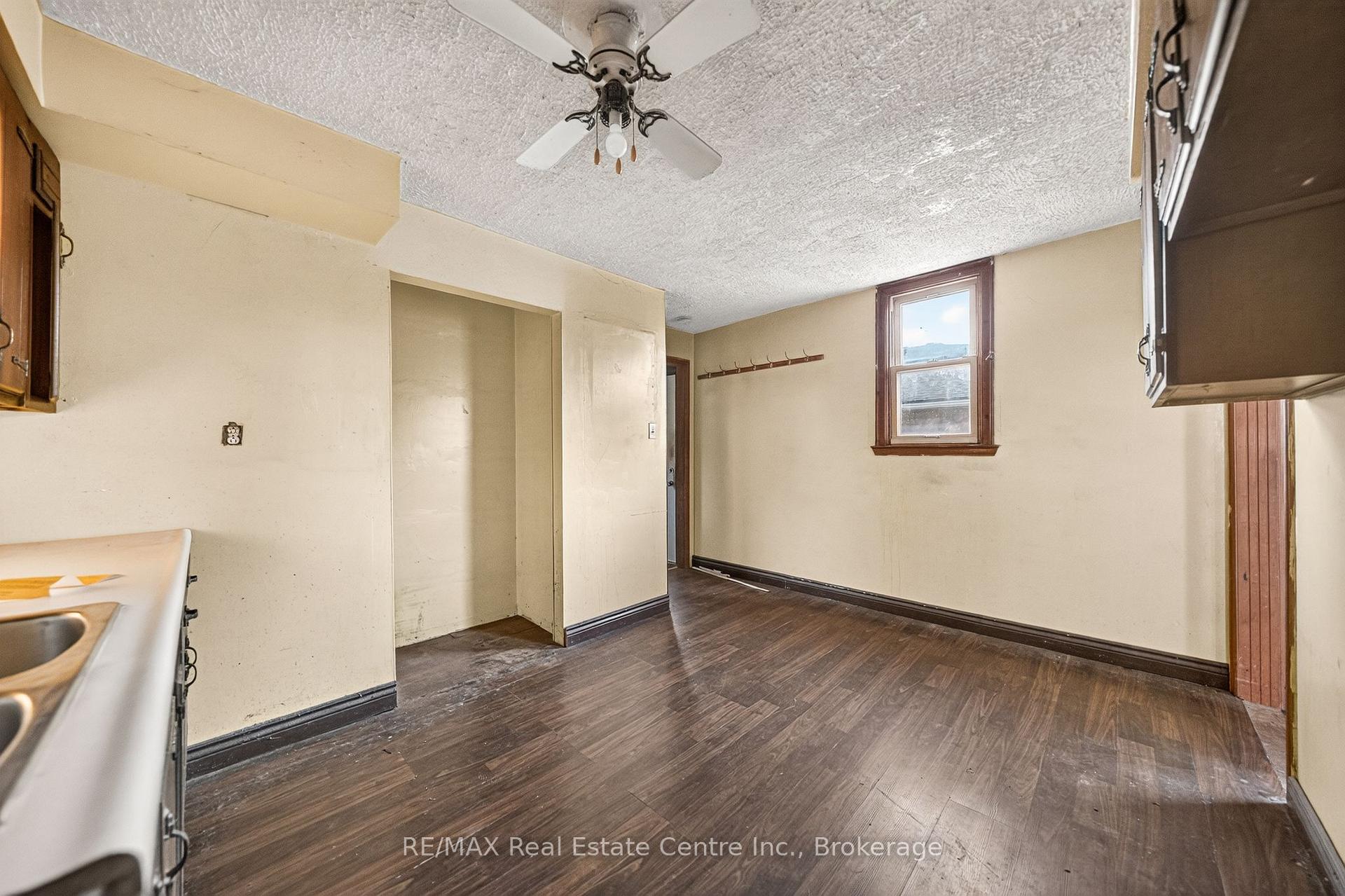 Photo 6 of 439 Alice Avenue, Kitchener, Victoria Hills — HOMEH