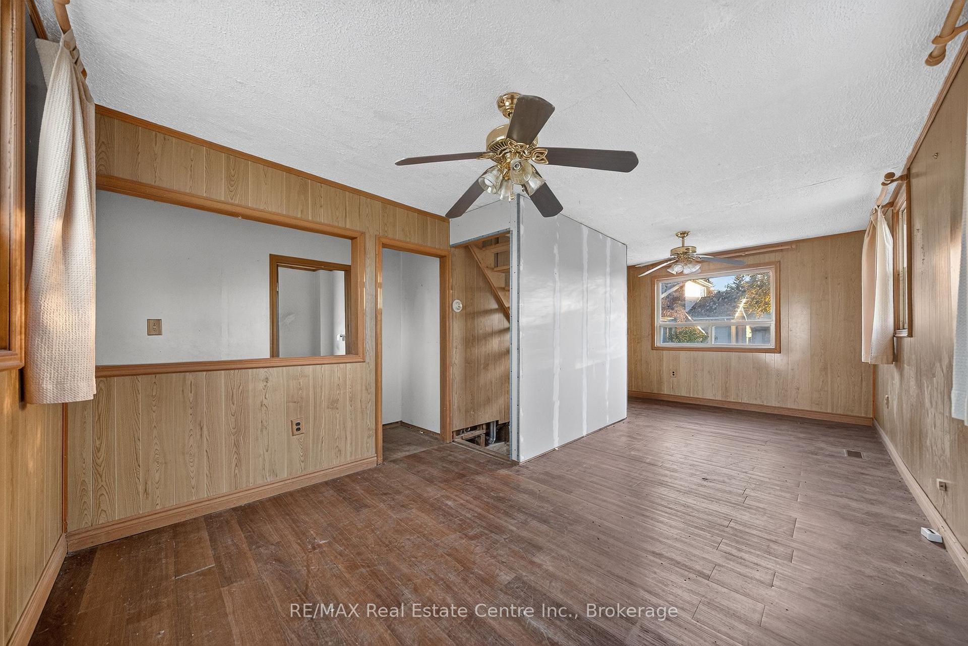 Photo 7 of 439 Alice Avenue, Kitchener, Victoria Hills — HOMEH