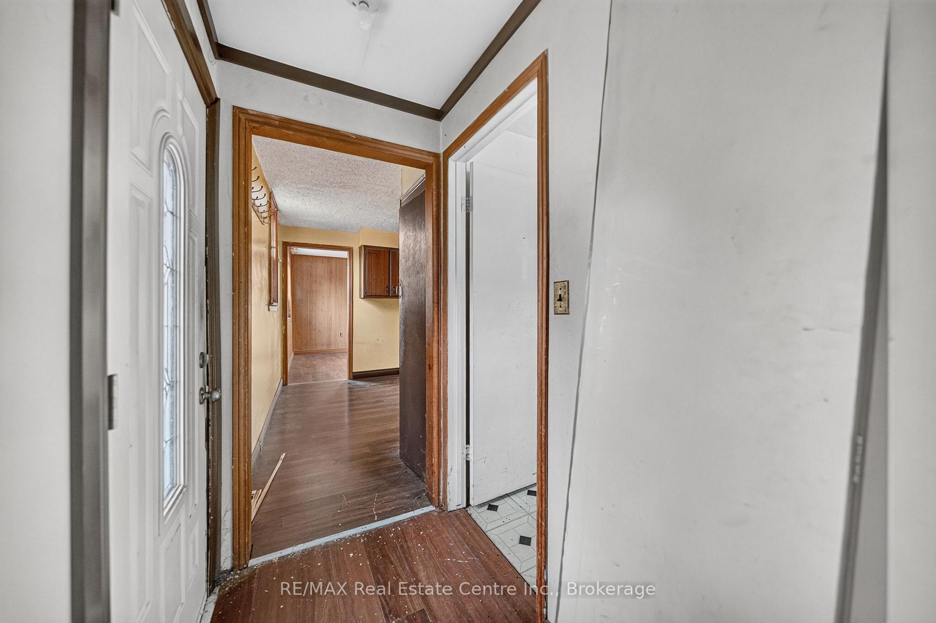 Photo 9 of 439 Alice Avenue, Kitchener, Victoria Hills — HOMEH