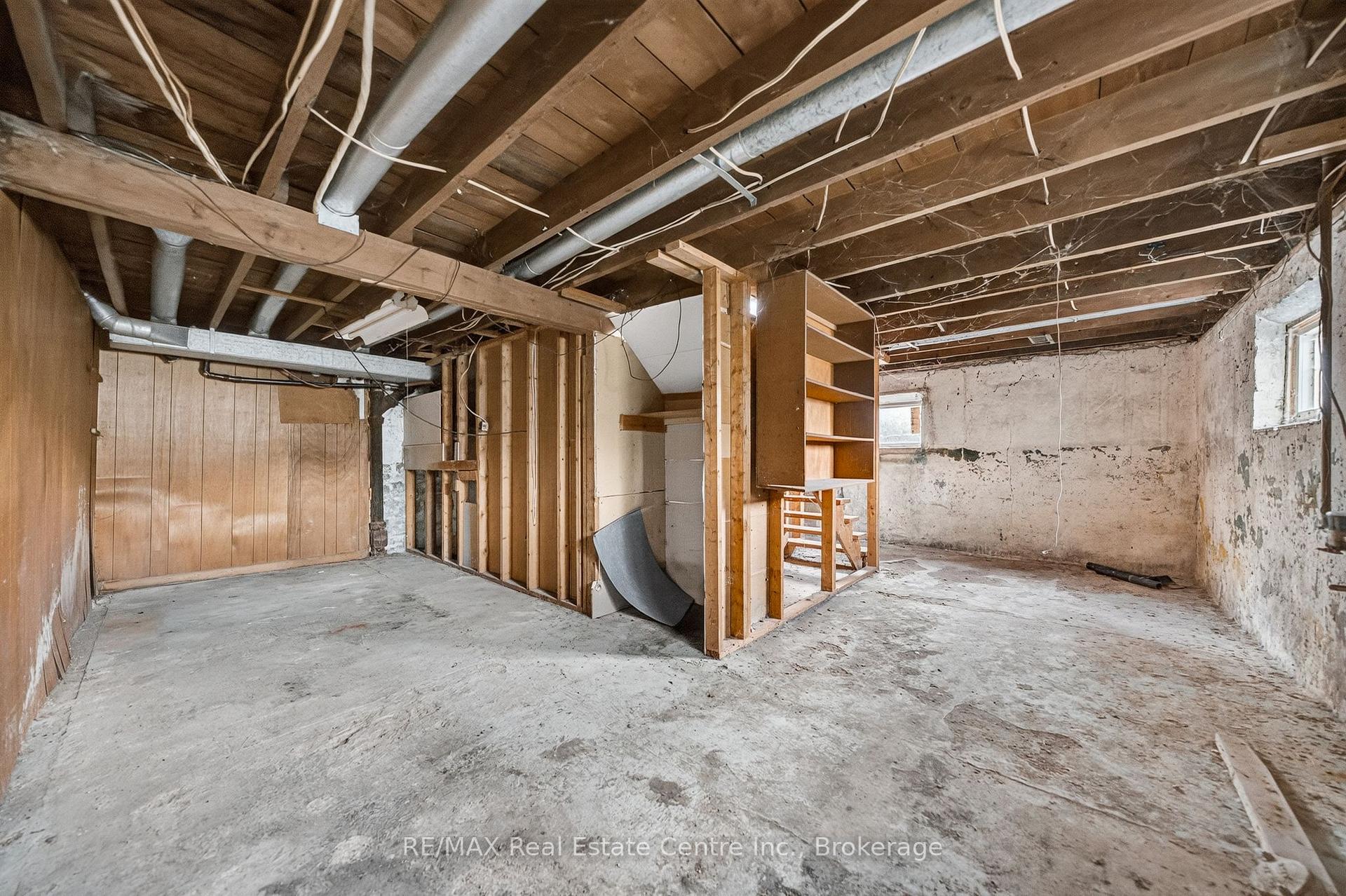 Photo 18 of 439 Alice Avenue, Kitchener, Victoria Hills — HOMEH