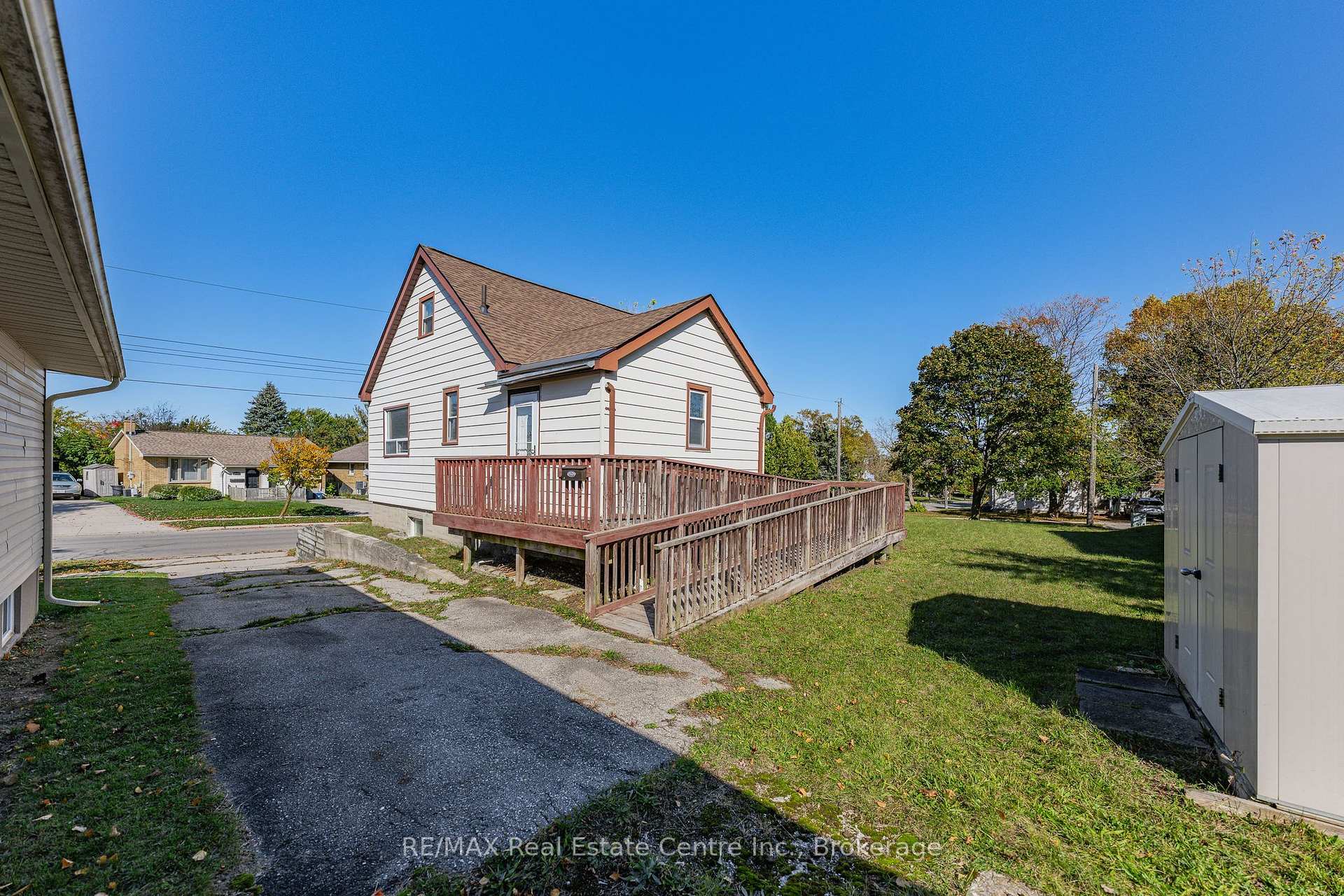 Photo 22 of 439 Alice Avenue, Kitchener, Victoria Hills — HOMEH