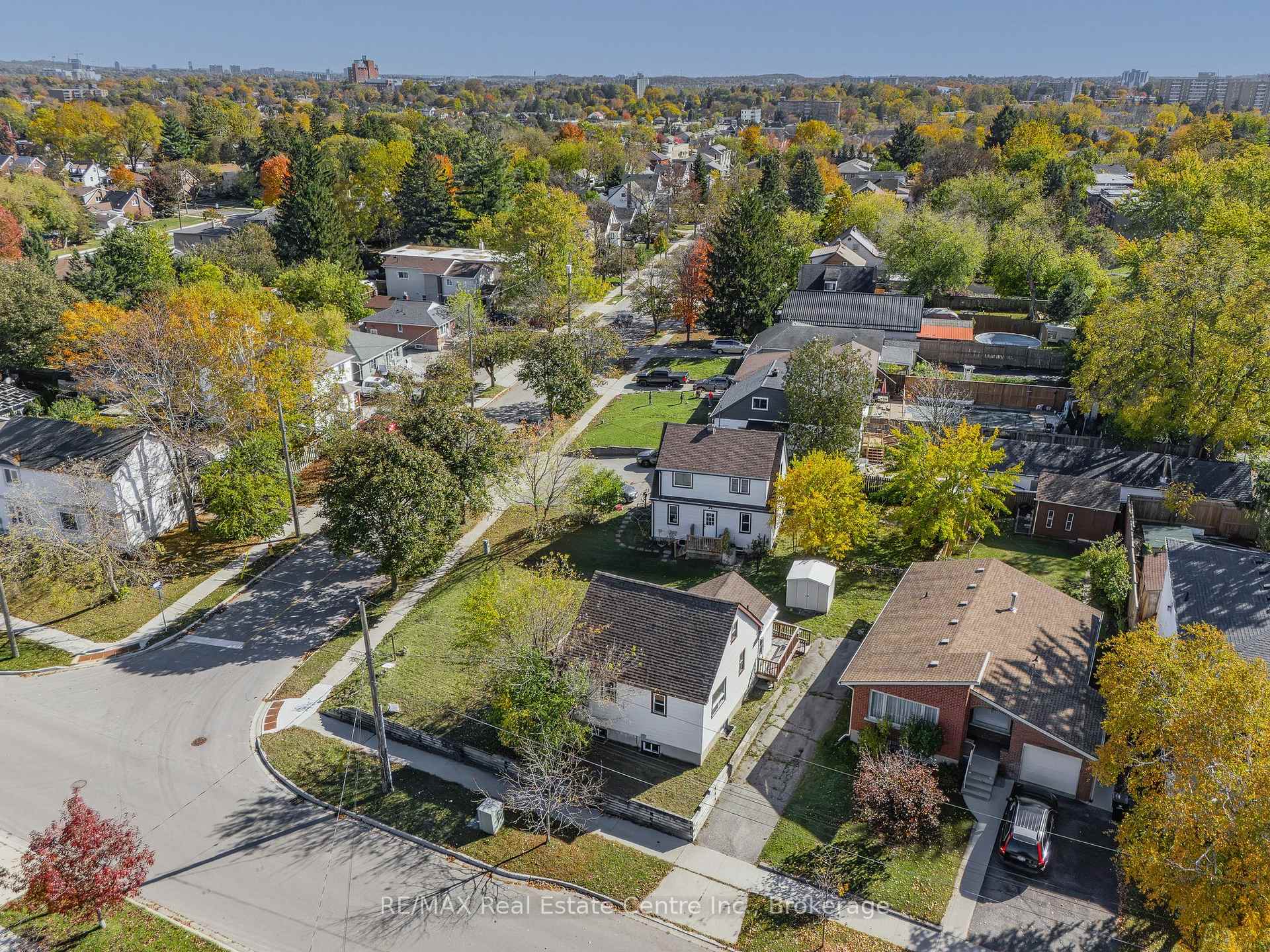 Photo 26 of 439 Alice Avenue, Kitchener, Victoria Hills — HOMEH