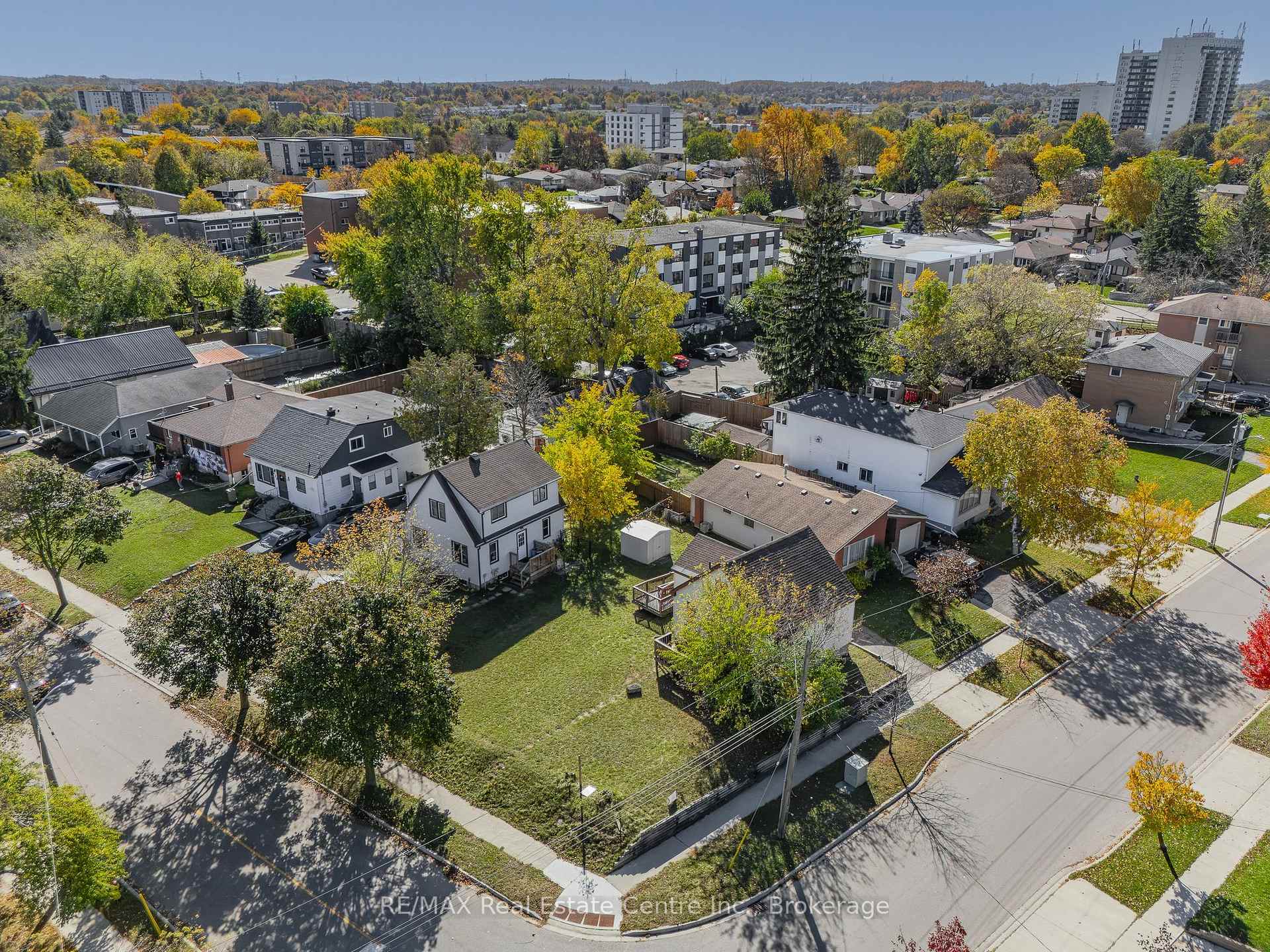 Photo 27 of 439 Alice Avenue, Kitchener, Victoria Hills — HOMEH