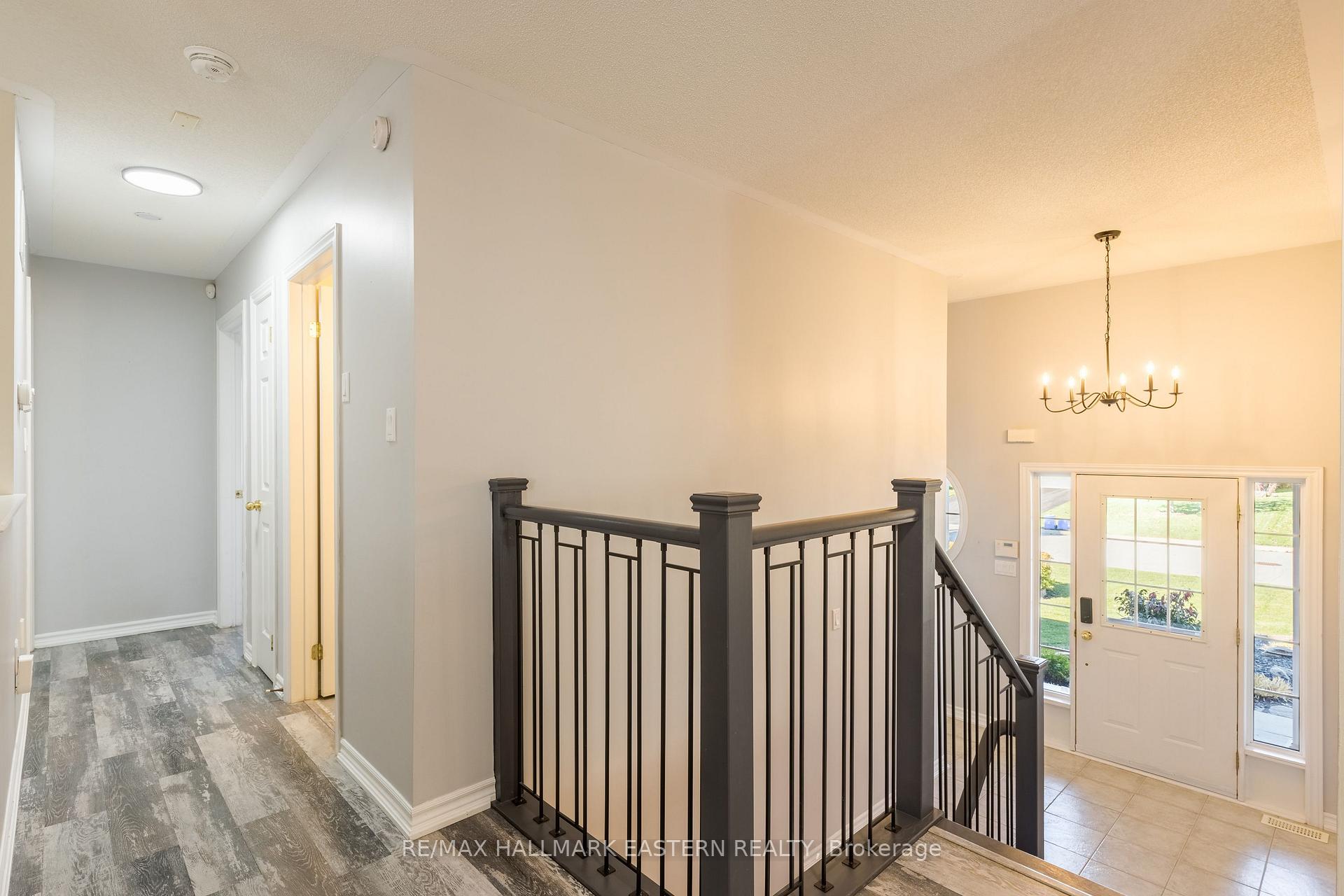 Photo 3 of 10 Springbank Road, Kawartha Lakes, Omemee — HOMEH