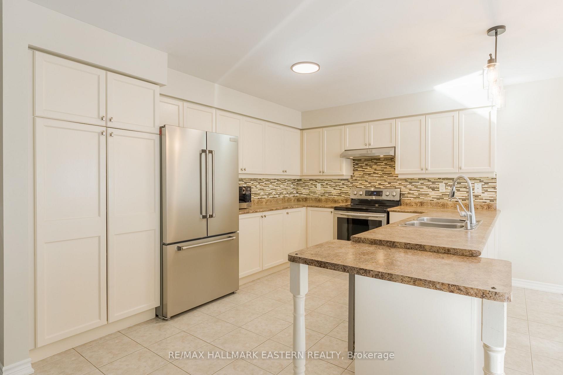 Photo 5 of 10 Springbank Road, Kawartha Lakes, Omemee — HOMEH